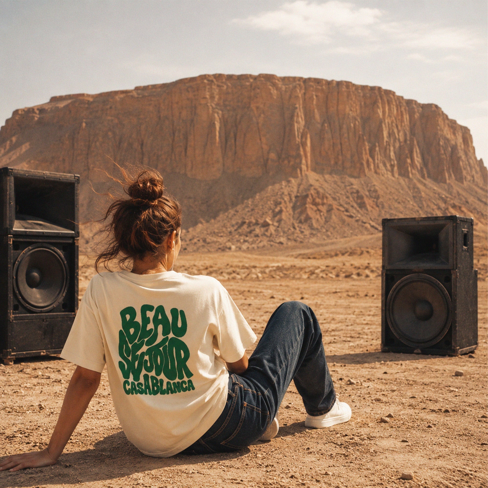 Tshirt Casablanca Beauséjour vu de dos, typo verte sur coton crème, coupe boxy