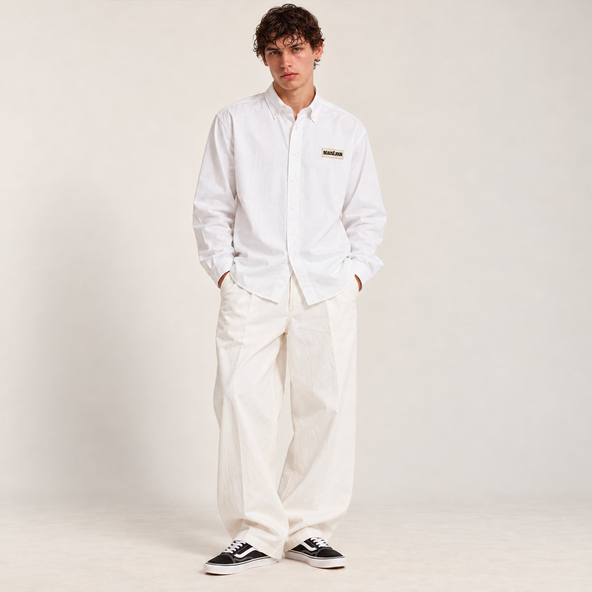 Chemise oxford pour homme blanche. Patch Beauséjour brodé sur le coeur.