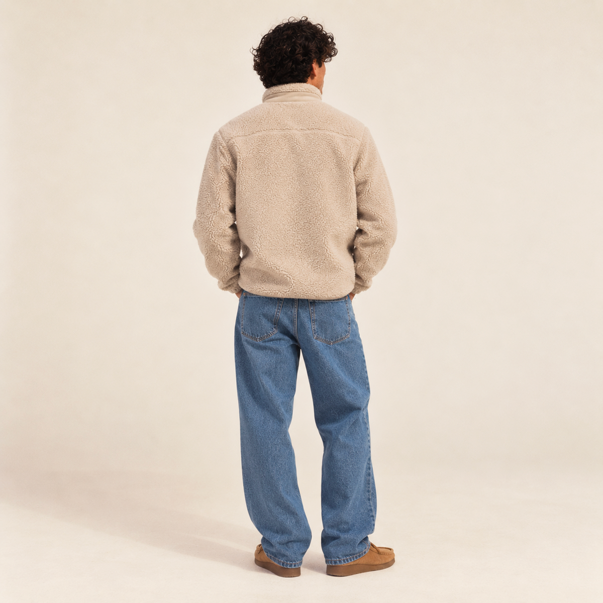 Polaire homme Beauséjour AMS bleu marine en Sherpa 450g recyclé, col montant zippé, empiècements softshell, poches zippées et patch AMS brodé sur la poitrine.