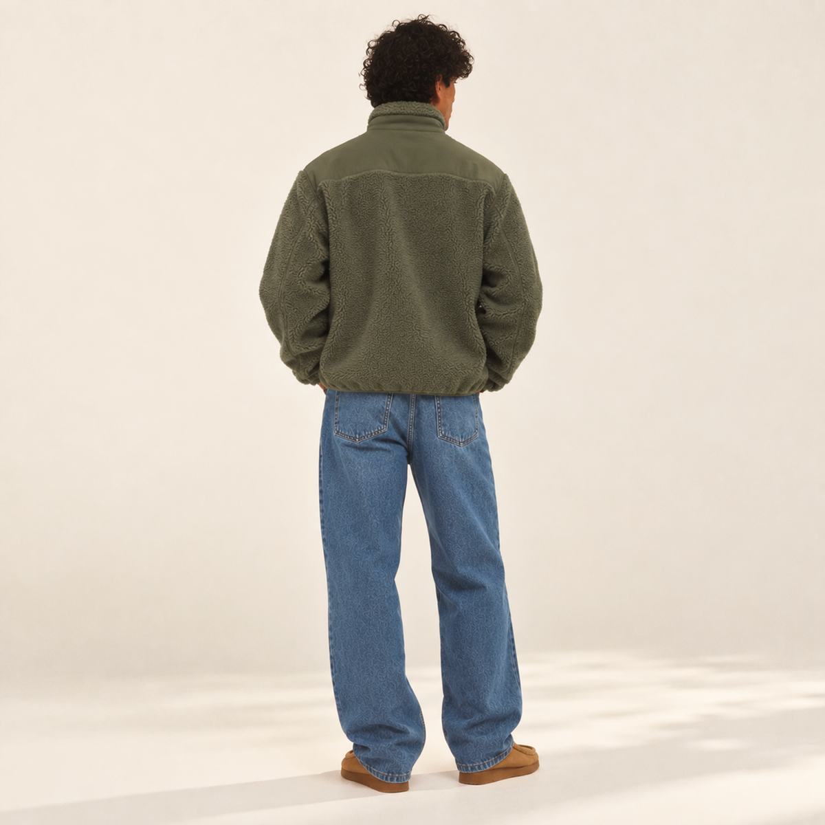 Polaire homme Beauséjour AMS bleu marine en Sherpa 450g recyclé, col montant zippé, empiècements softshell, poches zippées et patch AMS brodé sur la poitrine.