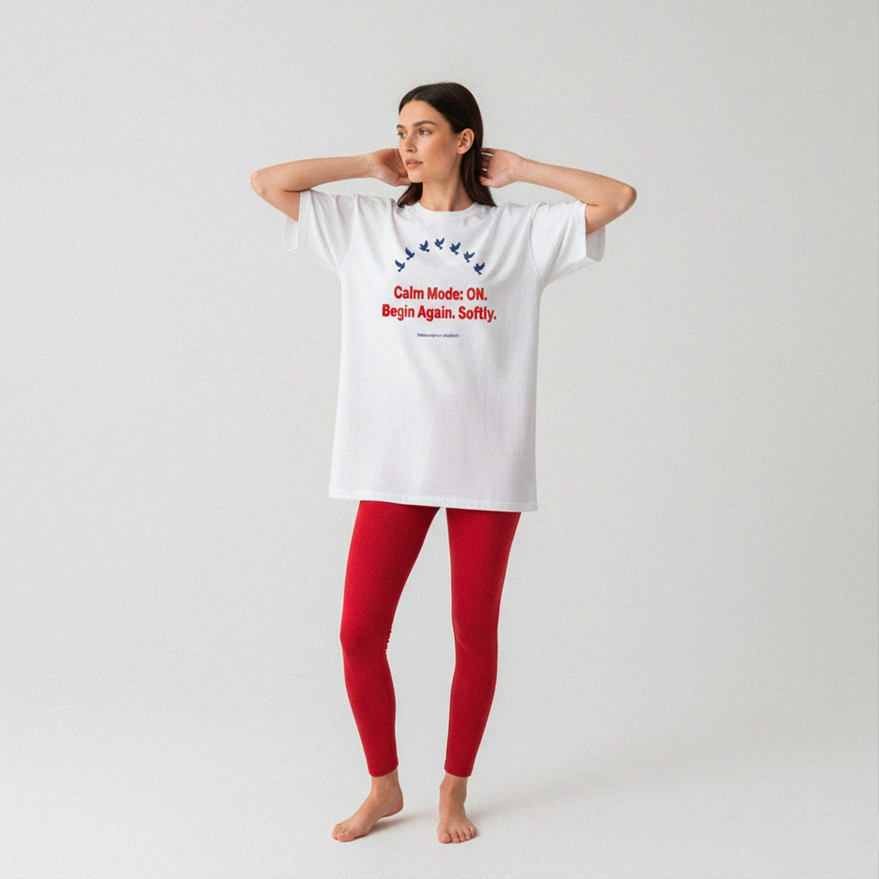 T-shirt yoga en coton bio Beauséjour, modèle minimaliste.
Tshirt yoga coton bio femme, coupe confortable.
T-shirt yoga doux et respirant pour pratique yoga.
Vêtement yoga minimaliste en coton bio Beauséjour.