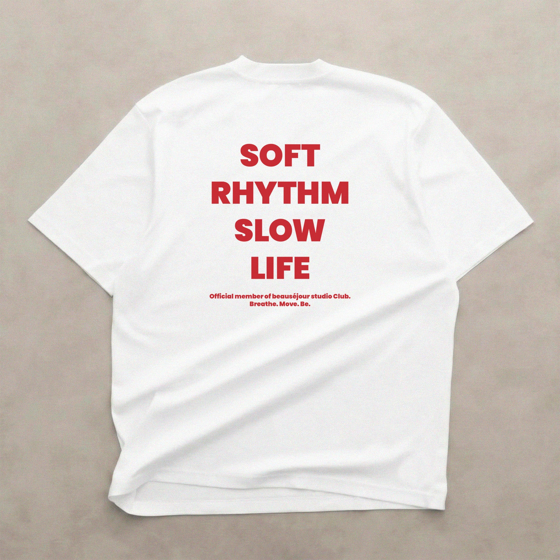 Packshot tshirt blanc soft rhythm slow life pour femme. Coton 100% biologique. TShirt lifestyle fan de yoga.