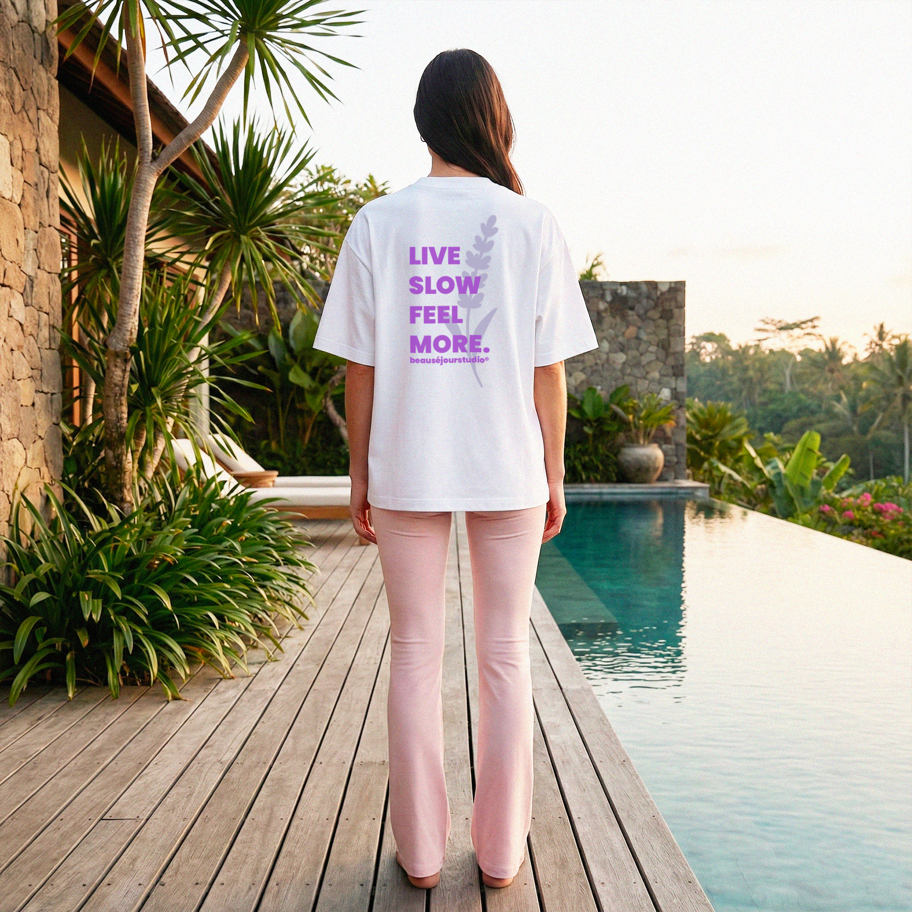 TShirt yoga 100% biologique pour femme. Impression live slow feel more au dos. Beausejour France.