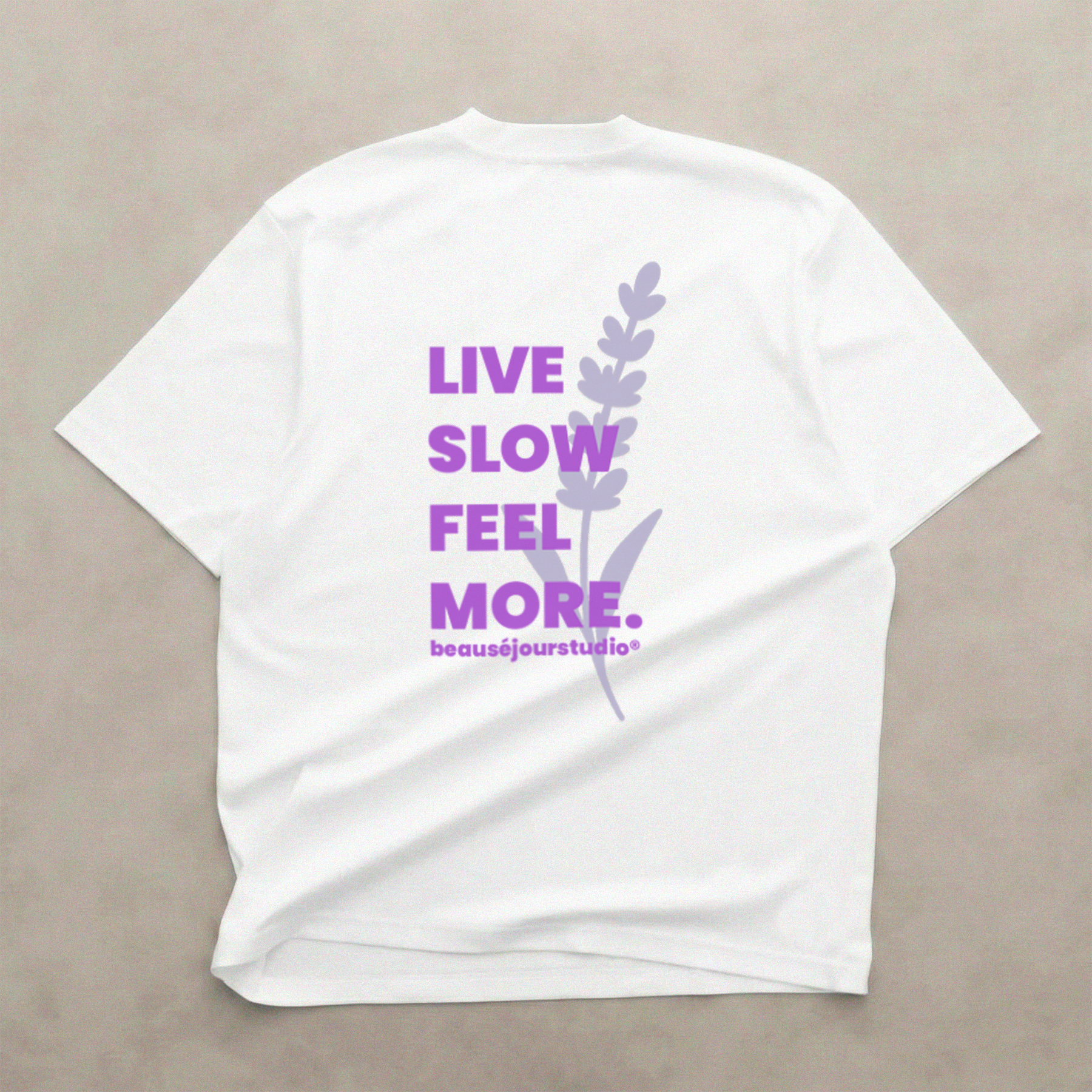 TShirt yoga 100% biologique pour femme. Impression live slow feel more au dos. Beausejour France.