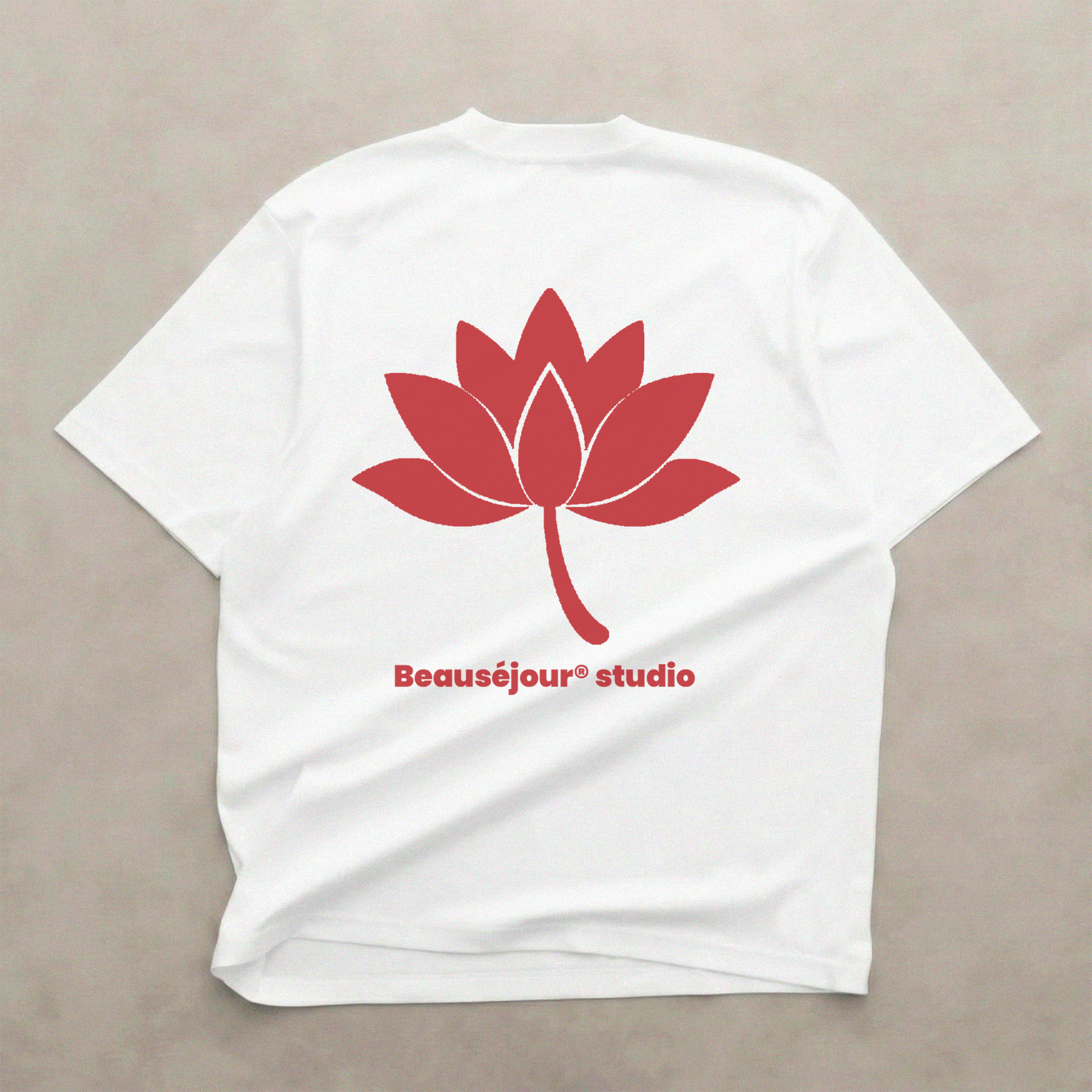 TShirt yoga 100% biologique pour femme. Impression fleur de lotus rouge au dos. Beausejour France.