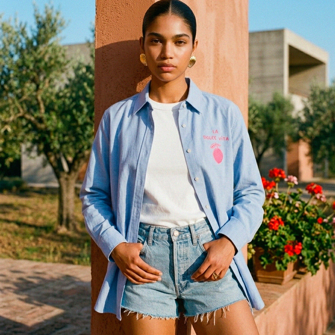 Look elegant mediterraneen avec chemise bleu ciel coton biologique