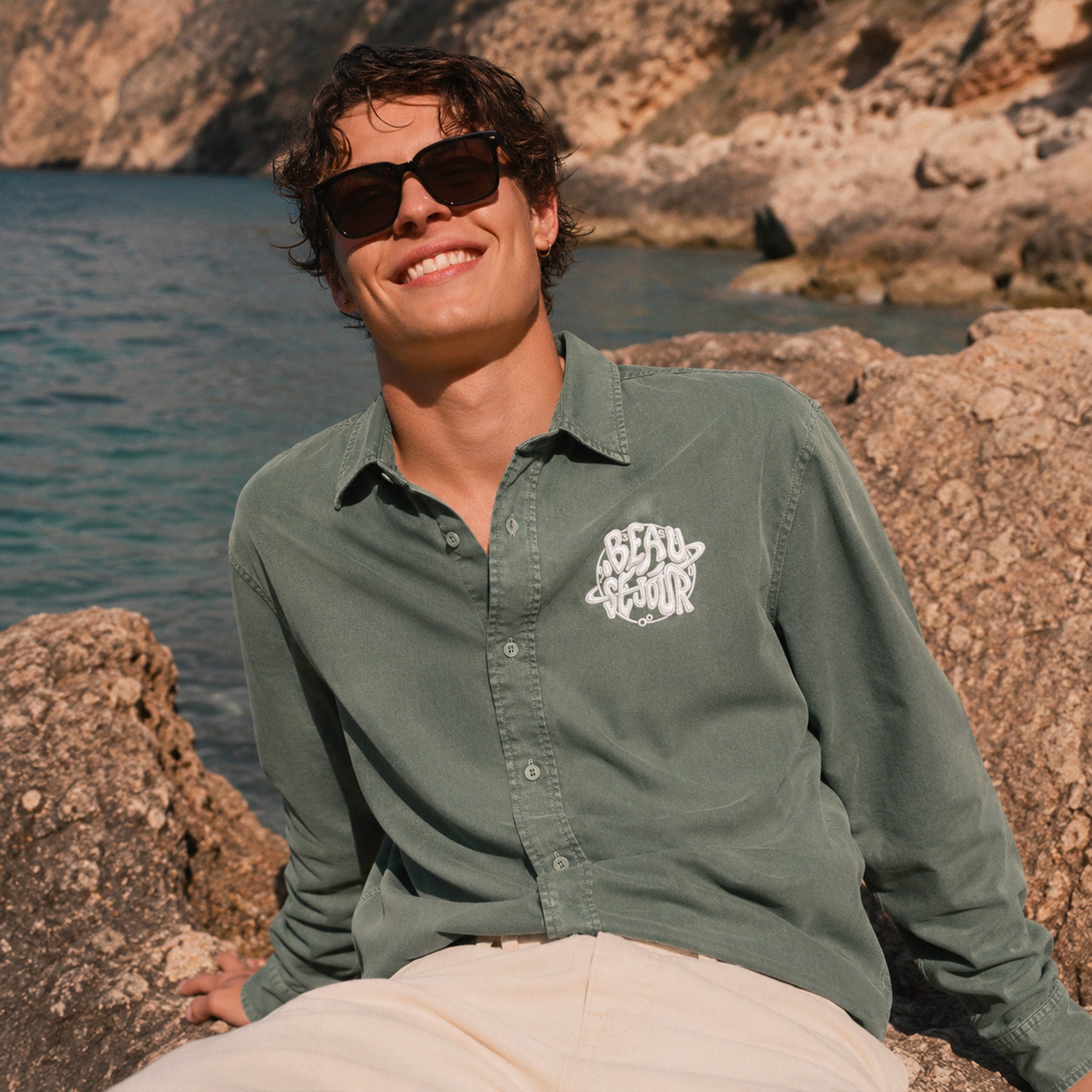 Chemise verte Beauséjour pour homme, vue de face en coton.