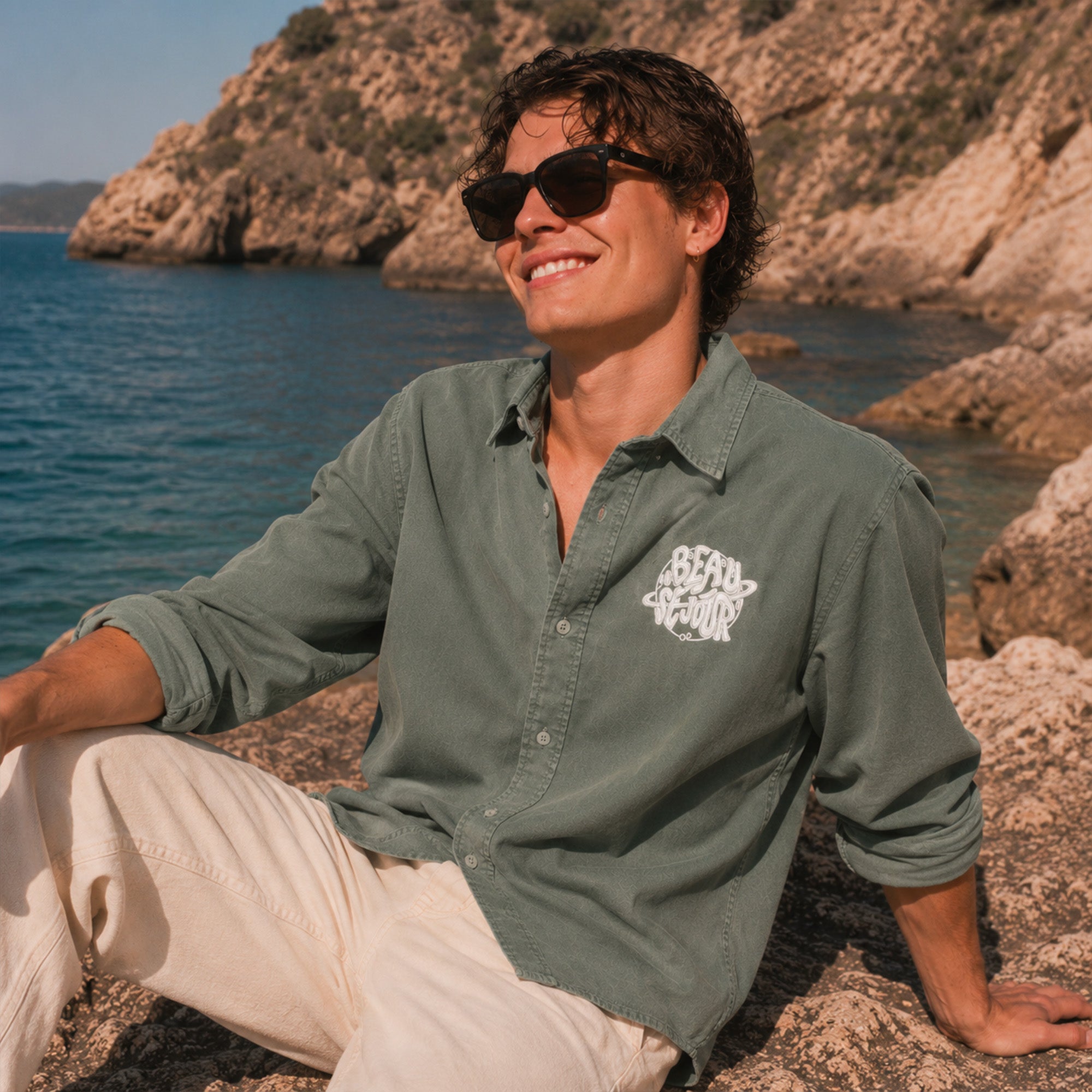 Chemise verte Beauséjour pour homme, gros plan sur la texture du tissu.