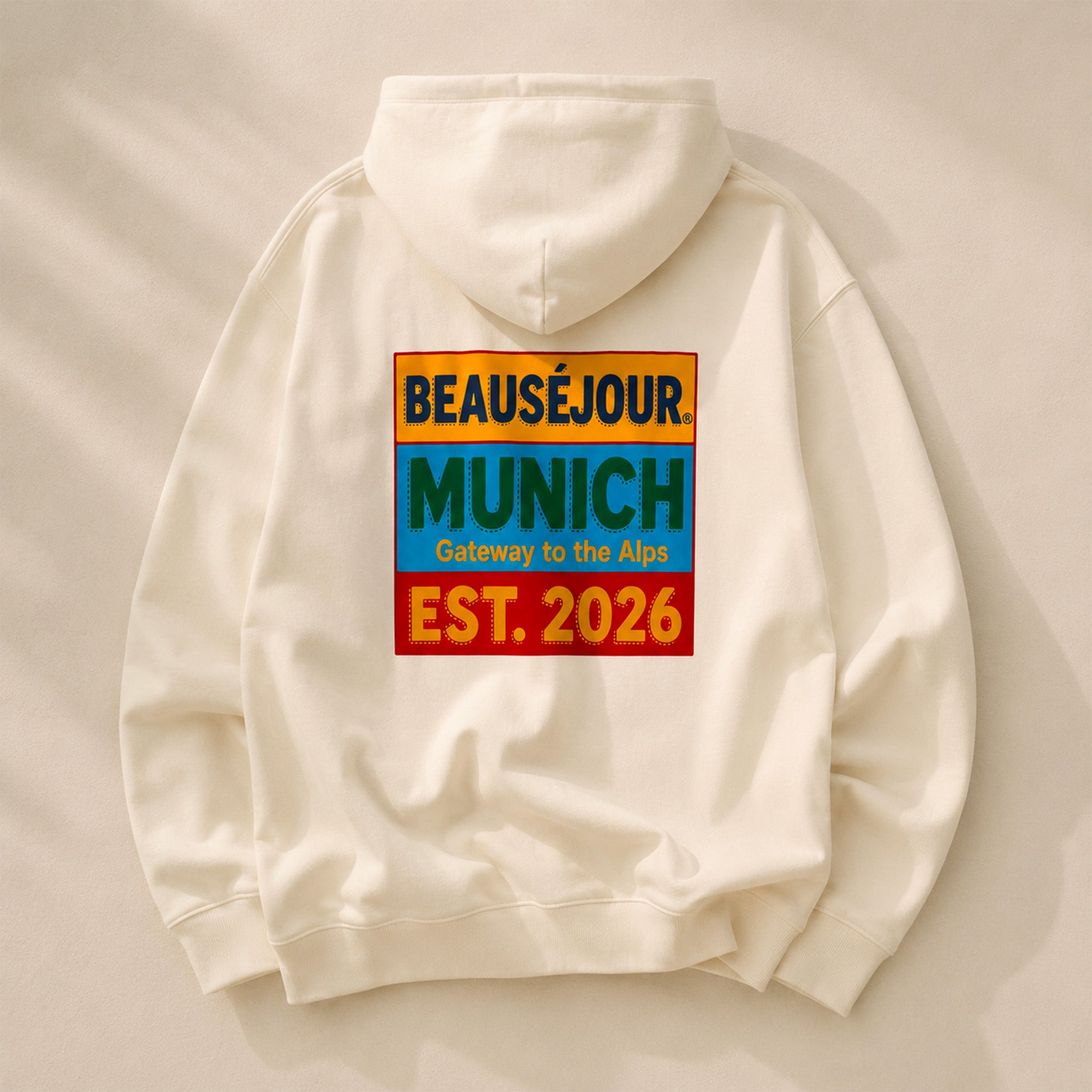 Hoodie Gateway to the Alps Beauséjour® coloris crème, impression graphique dans le dos, molleton brossé 350g/m², vue de dos.