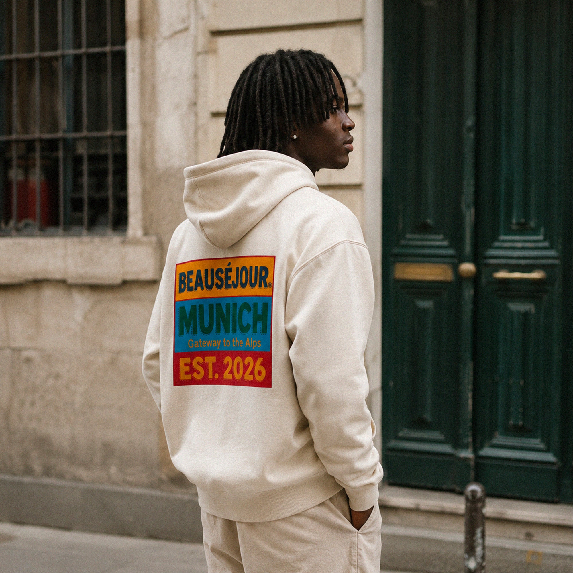 Hoodie Gateway to the Alps Beauséjour® coloris crème homme, molleton brossé 350g/m², coupe confortable, vue de face.