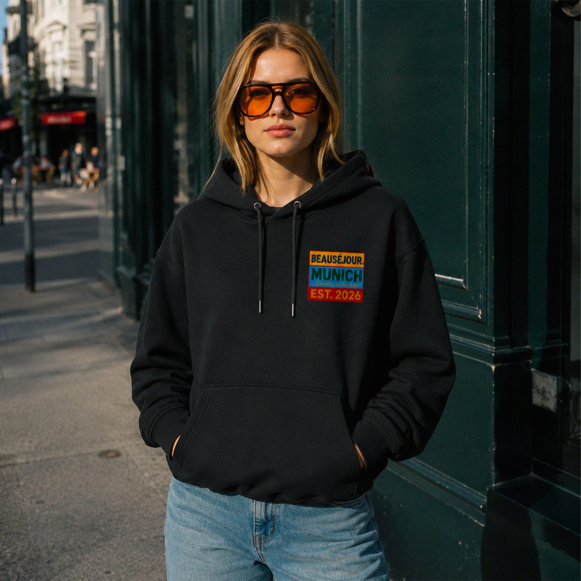 Hoodie Gateway to the Alps Beauséjour® coloris noir femme, look complet, impression graphique Gateway to the Alps.