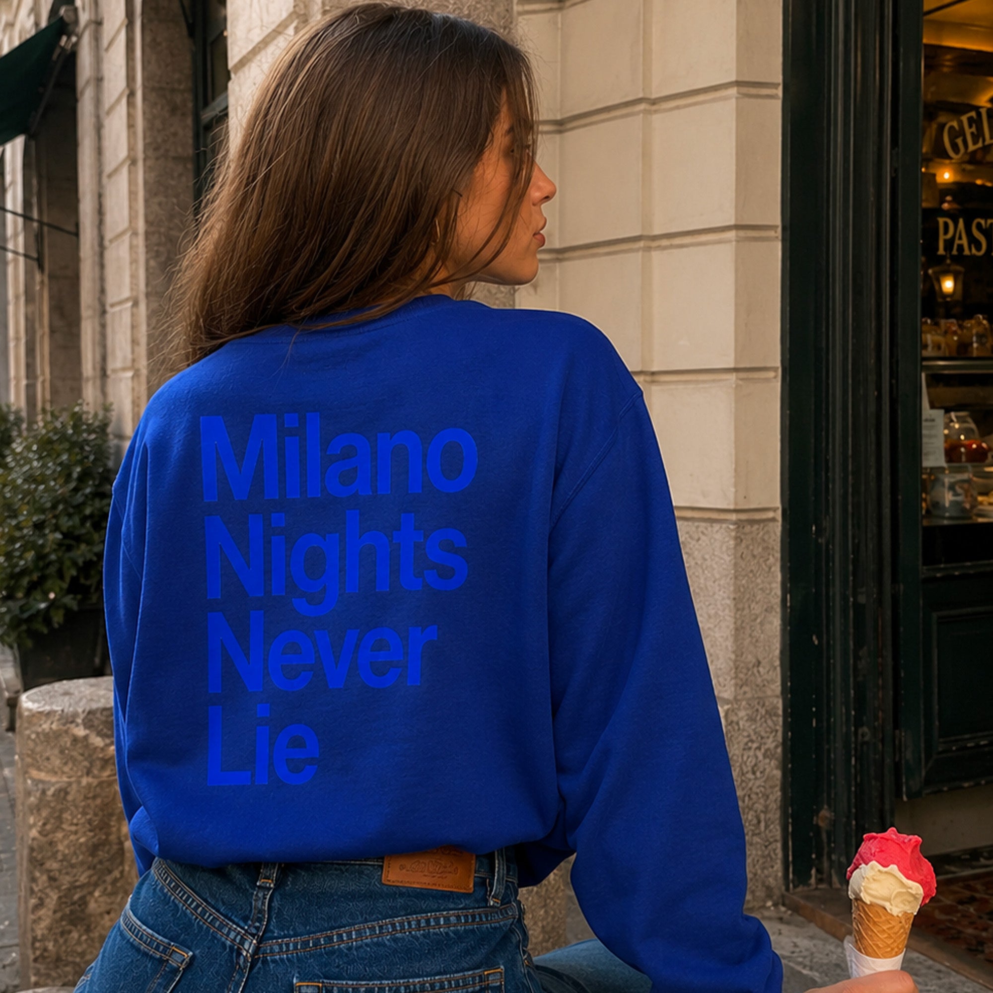 Sweat casual bleu avec imprime inspire des nuits de Milan