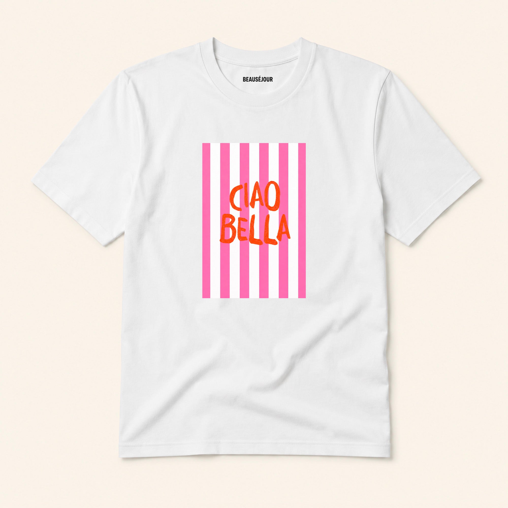 T-shirt blanc Ciao Bella Beauséjour vu de face, coton biologique 180g avec illustration Ciao Bella et design Beauséjour.