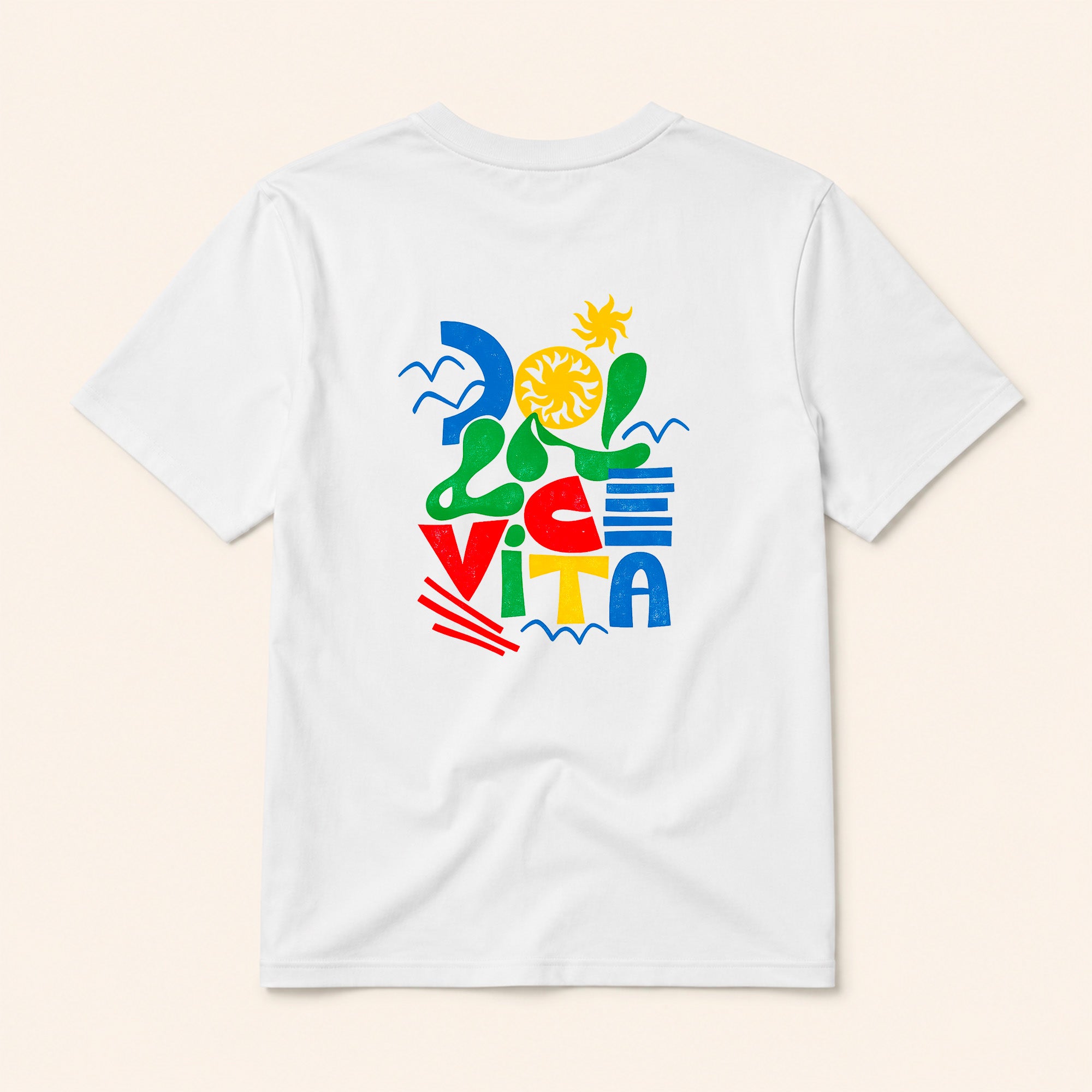 Packshot du t-shirt Dolce Vita coloré Beauséjour vu de dos, 100% coton biologique, grammage 180g.