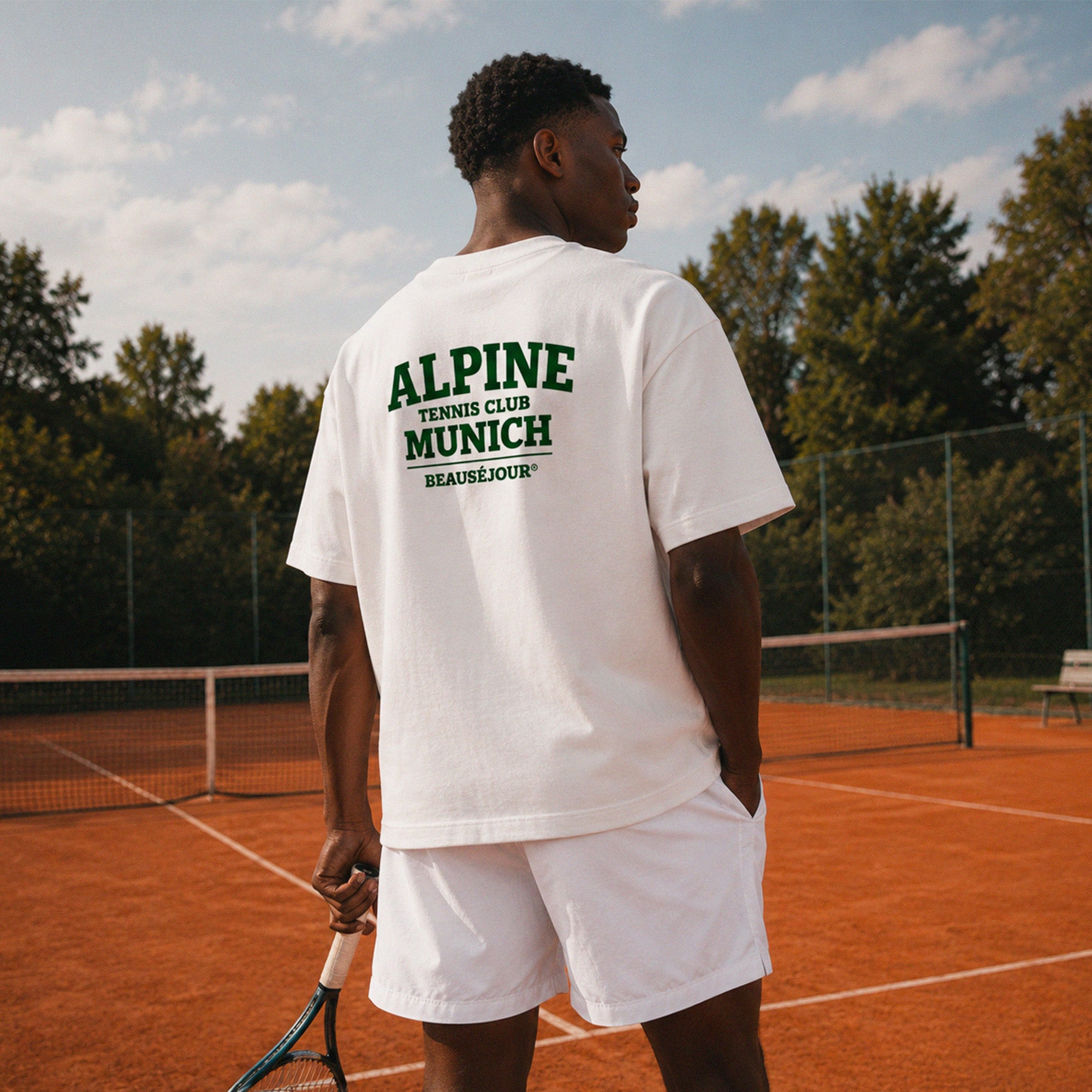 T-Shirt Boxy Alpine Tennis Club Munich Beauséjour® coloris blanc homme, impression tennis Alpine Tennis Club dans le dos, vue de dos.