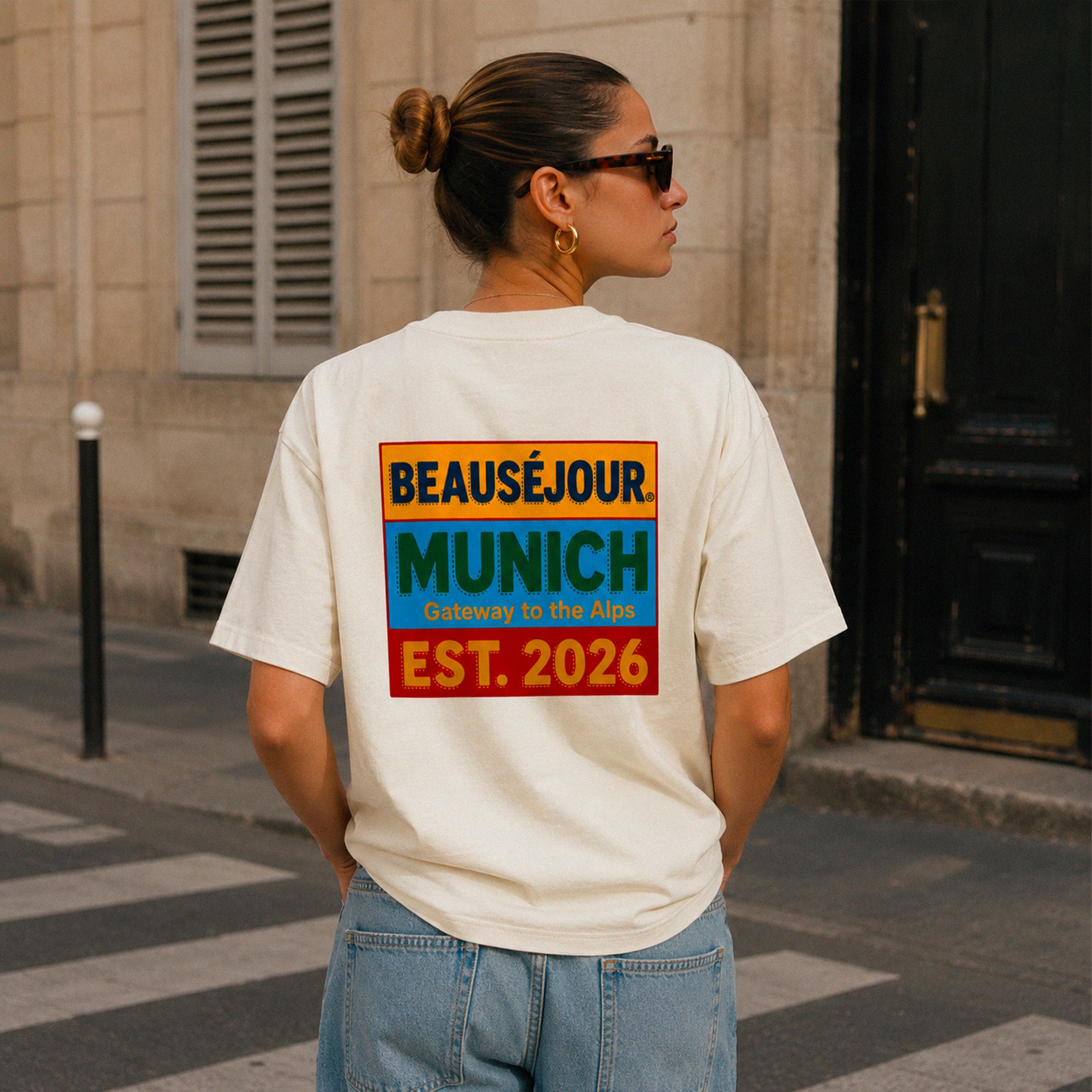 T-Shirt Boxy Gateway to the Alps Beauséjour® coloris crème femme, impression graphique Gateway to the Alps dans le dos, vue de dos.