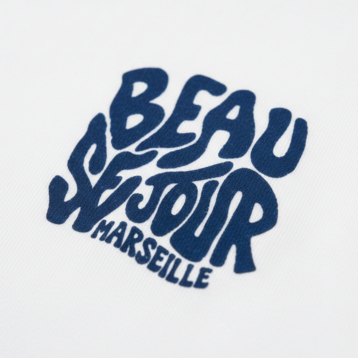 T-shirt boxy Marseille blanc, coupe large unisexe en coton – Beauséjour France.