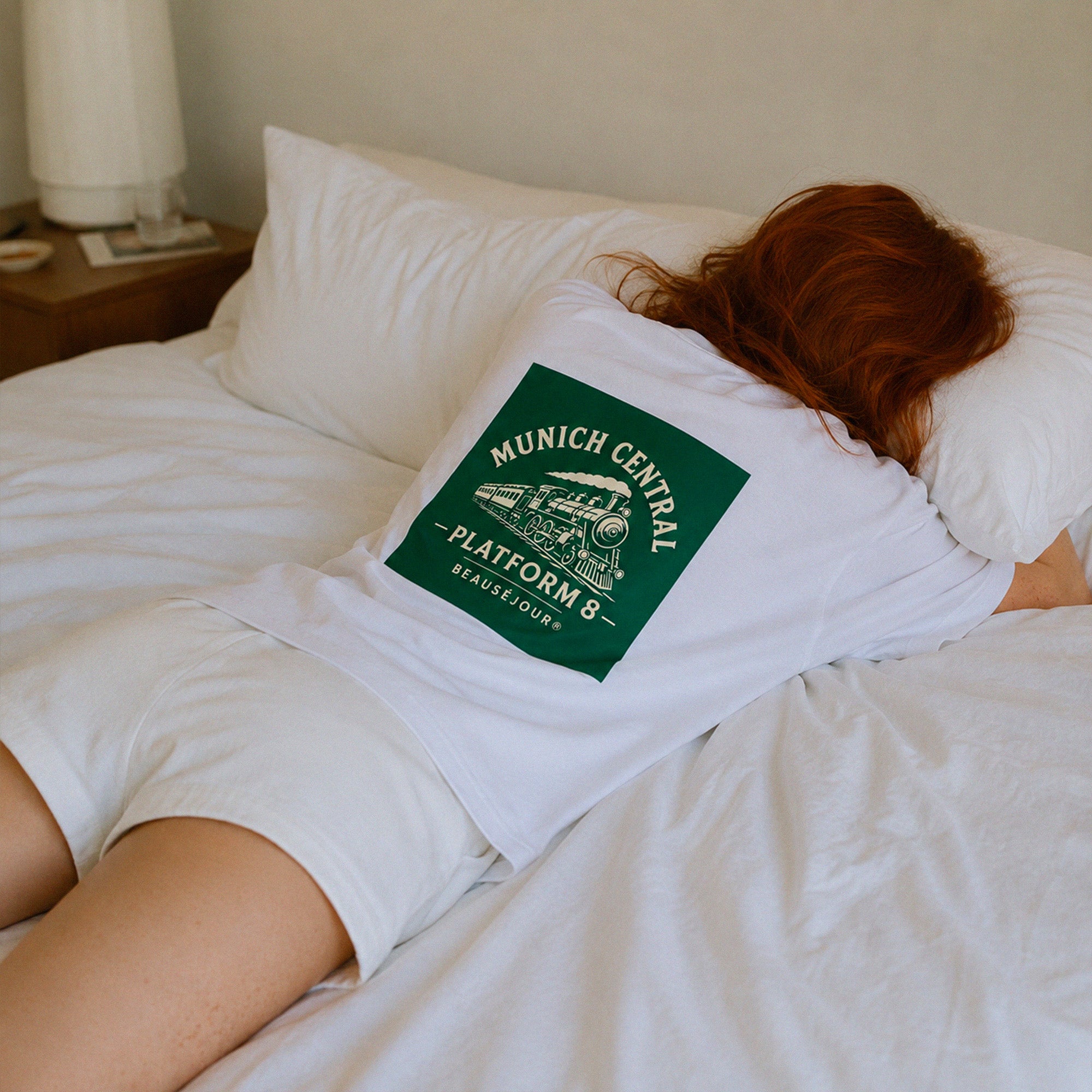 T-Shirt Boxy Munich Central Beauséjour® coloris blanc femme, look complet, coupe unisexe.