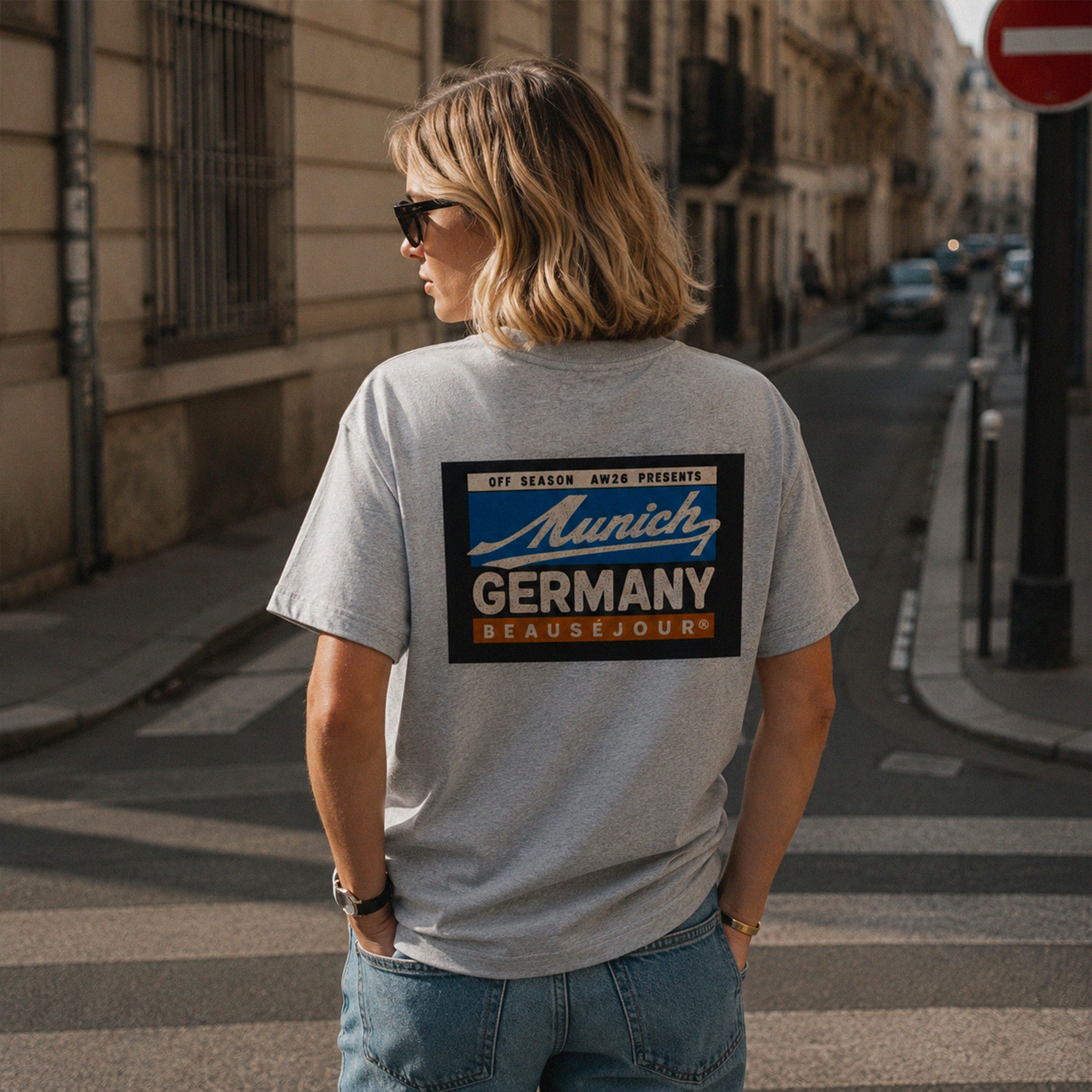 T-Shirt Boxy Off Season Munich Beauséjour® coloris gris femme, look complet, impression graphique Off Season Munich.