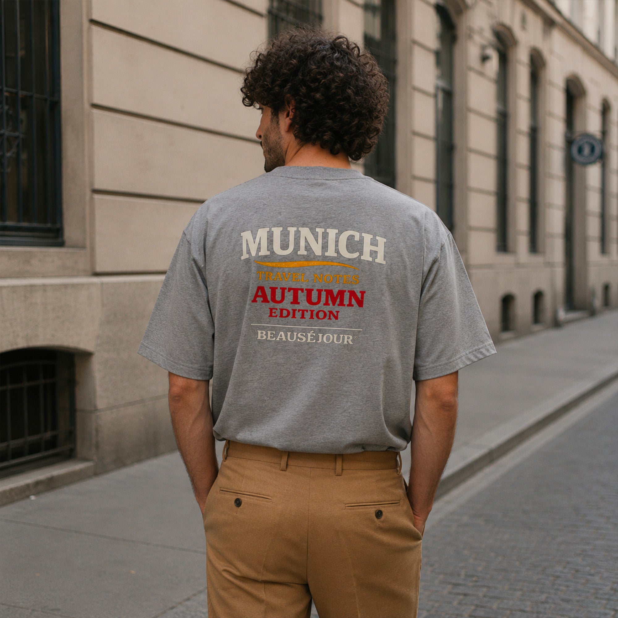 T-Shirt Boxy Travel Notes Munich Beauséjour® coloris gris homme, look complet, coupe unisexe.
