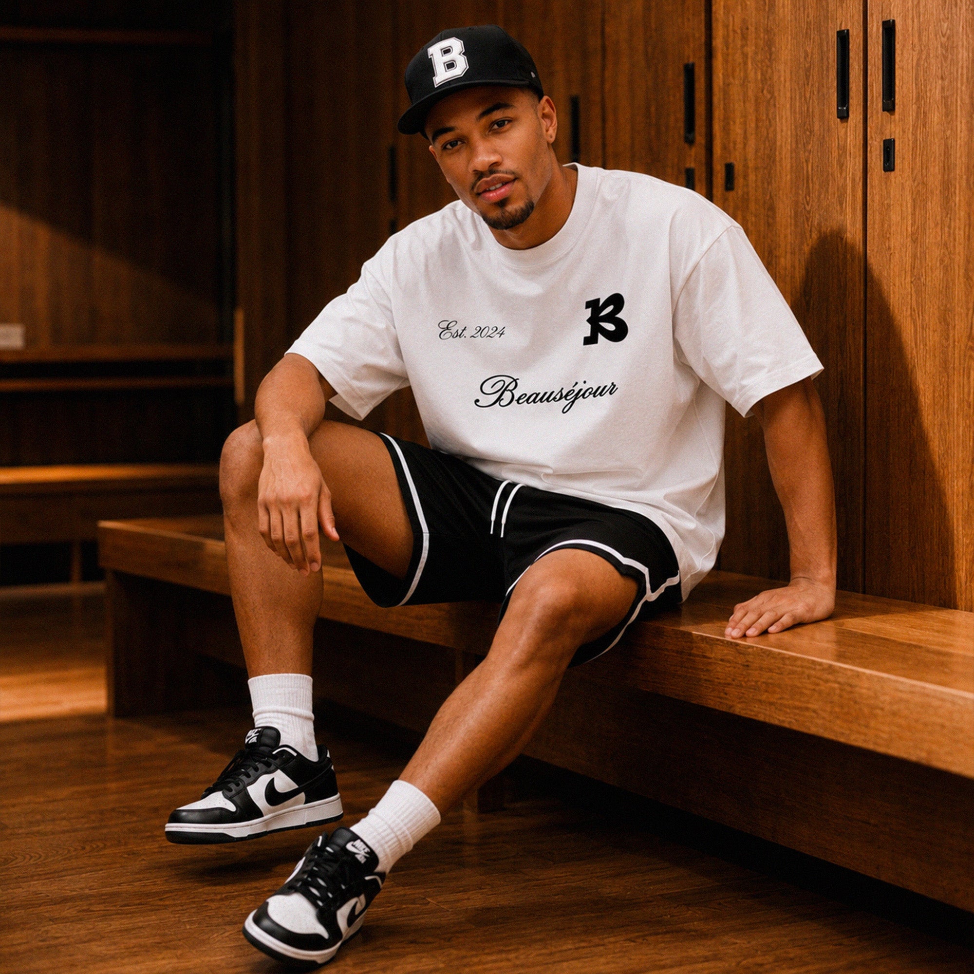 T-shirt oversize Est. 2024 Beauséjour® coloris blanc, vue de dos, coupe oversize en coton épais 220 grammes.