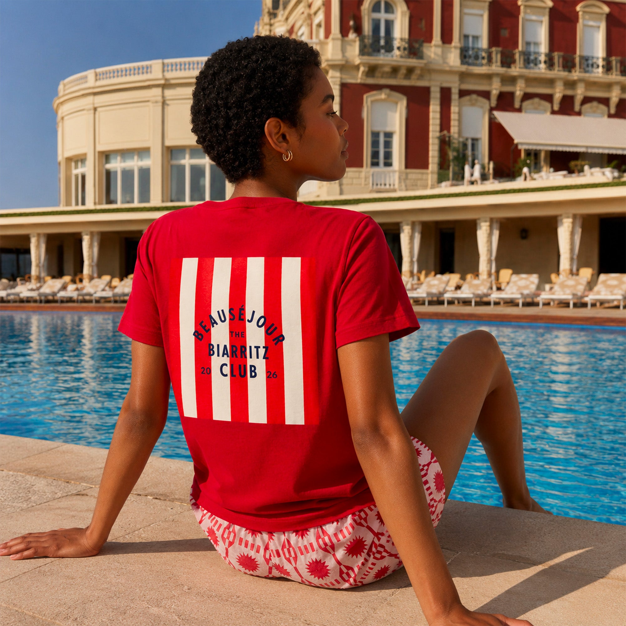 tshirt rouge style resort inspire de biarritz