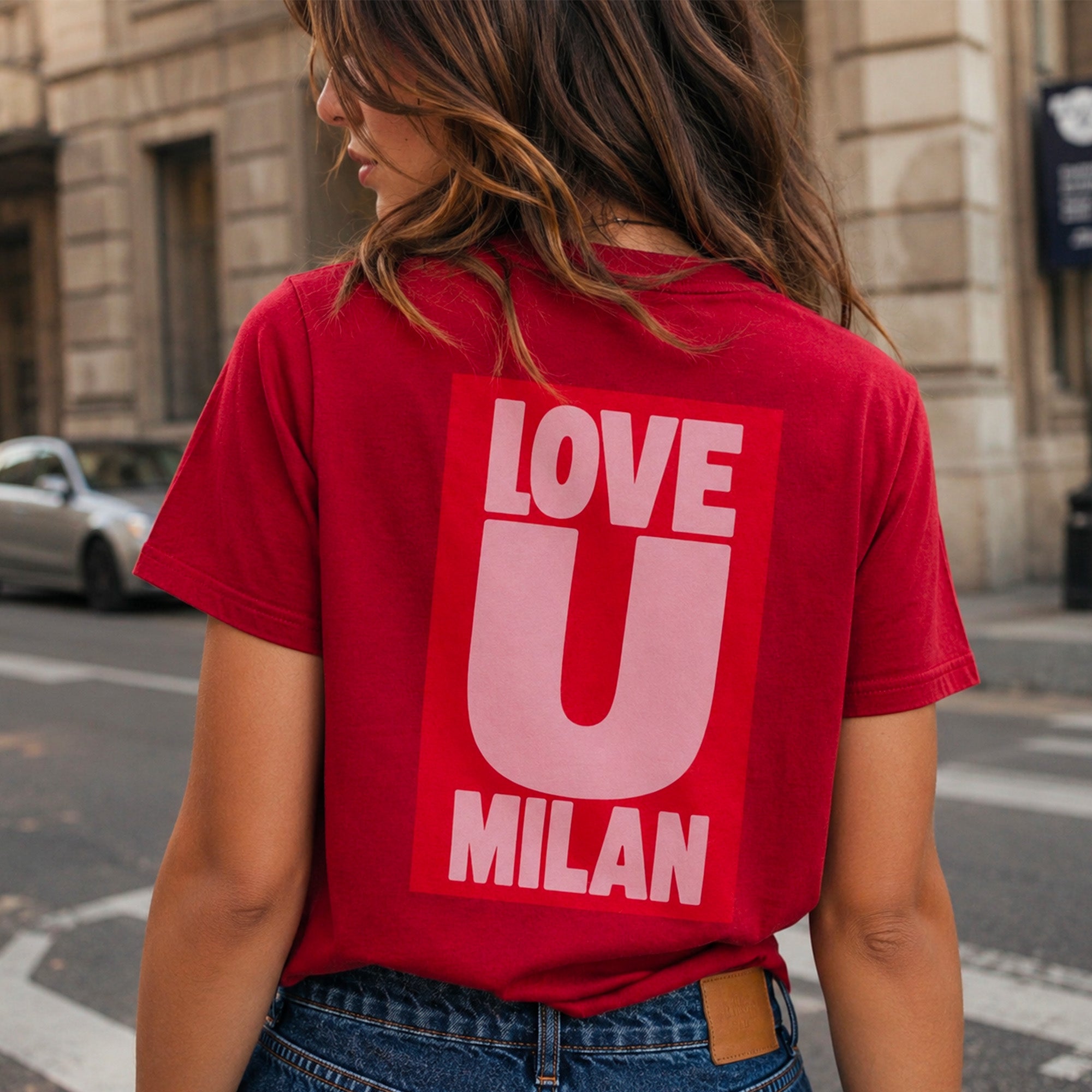 T shirt rouge Love U Milan avec imprime rose au dos