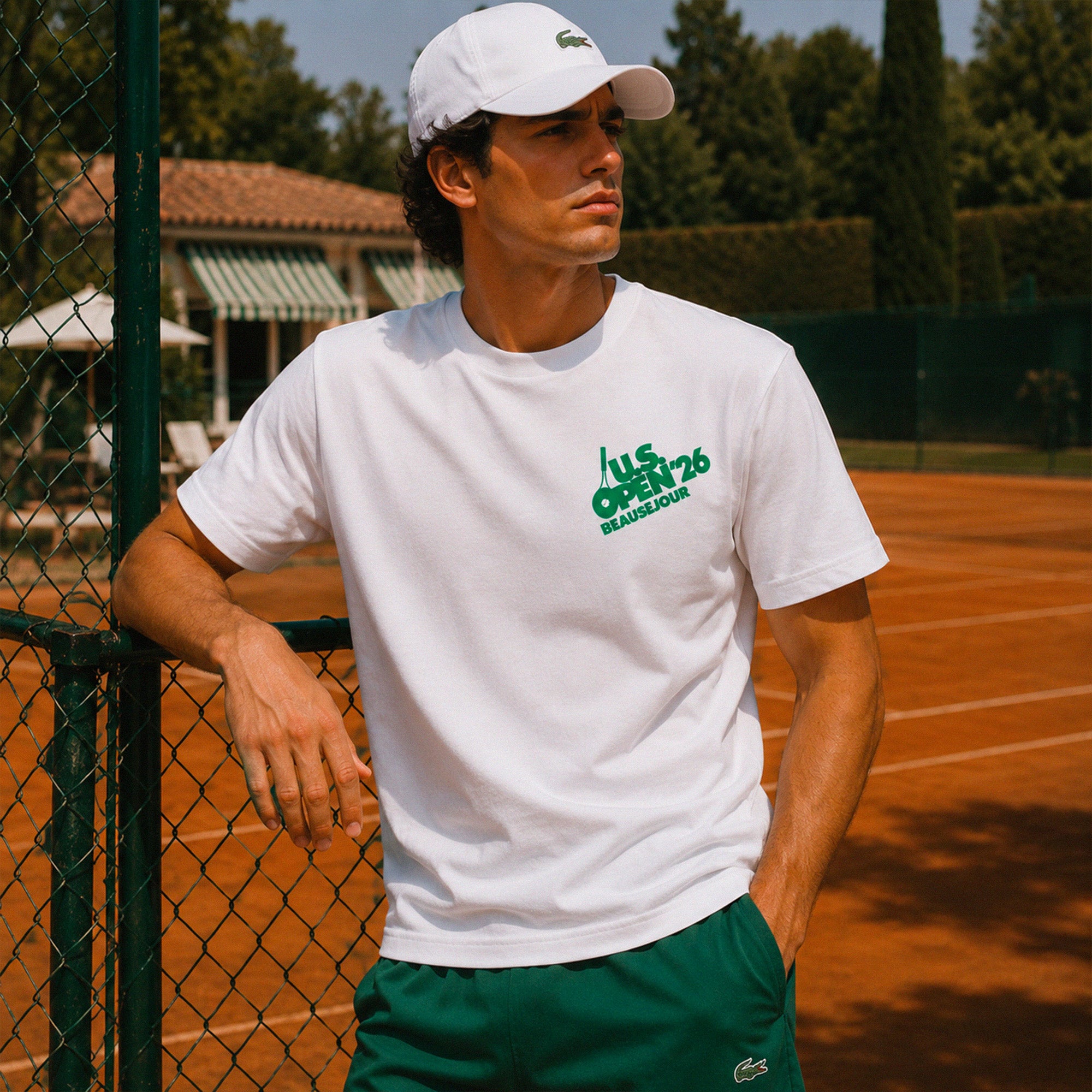 T-shirt US Open Beauséjour® homme coloris blanc, détail de l'illustration US Open et de la bande de propreté intérieur col.