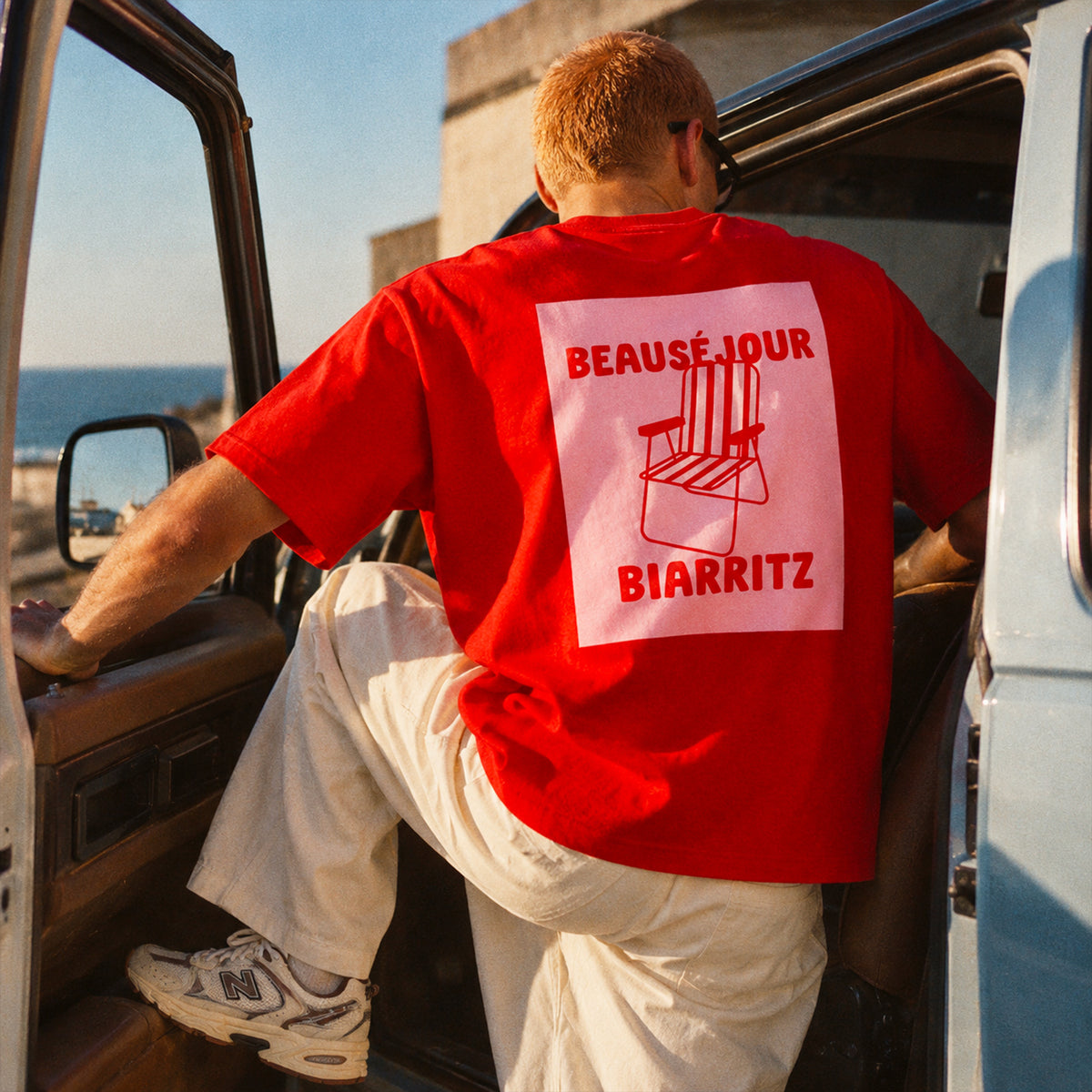 homme portant un tshirt rouge beausejour biarritz