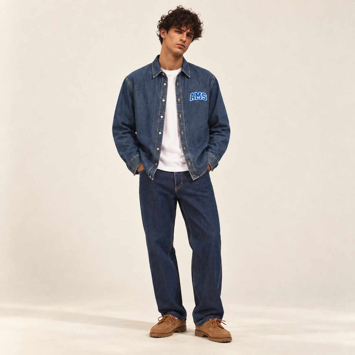 La surchemise homme en denim ams. Twill, 100% Cotton, patch AMS sur la poitrine.
