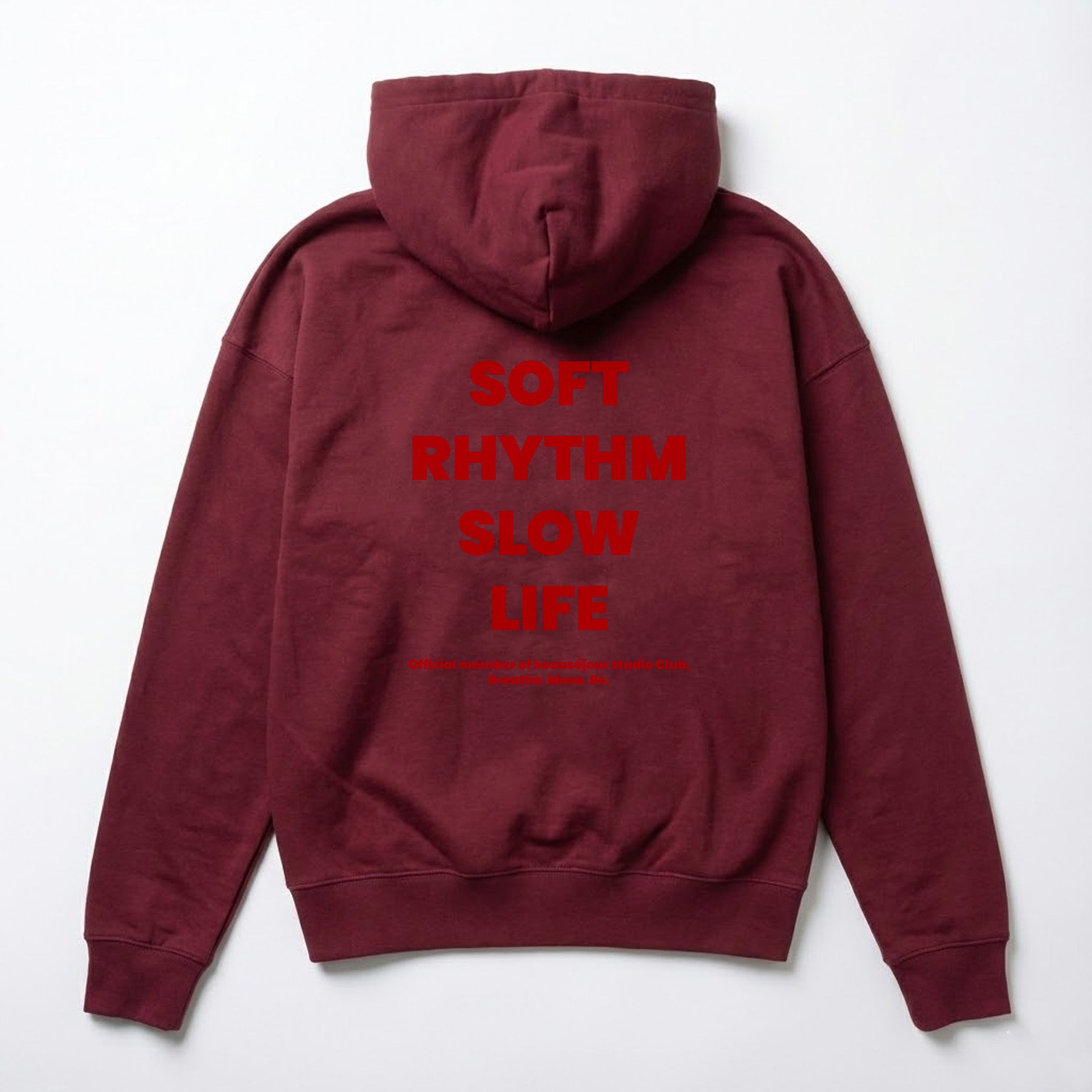 Hoodie bordeaux pour femme. Impression soft thythm slow life. Hoodie pour femme qui aime pratiquer le yoga. Best seller de la marque Beauséjour France. Hoodie en coton 100% biologique. 