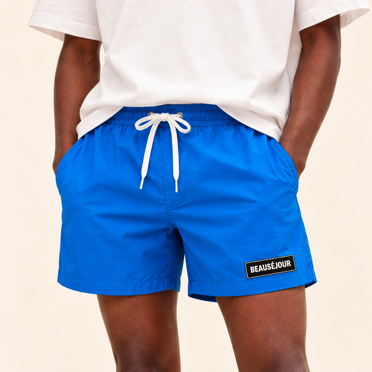Maillot de bain bleu pour homme. Imrpimé patch caoutchouc sur l'avant. zoom.