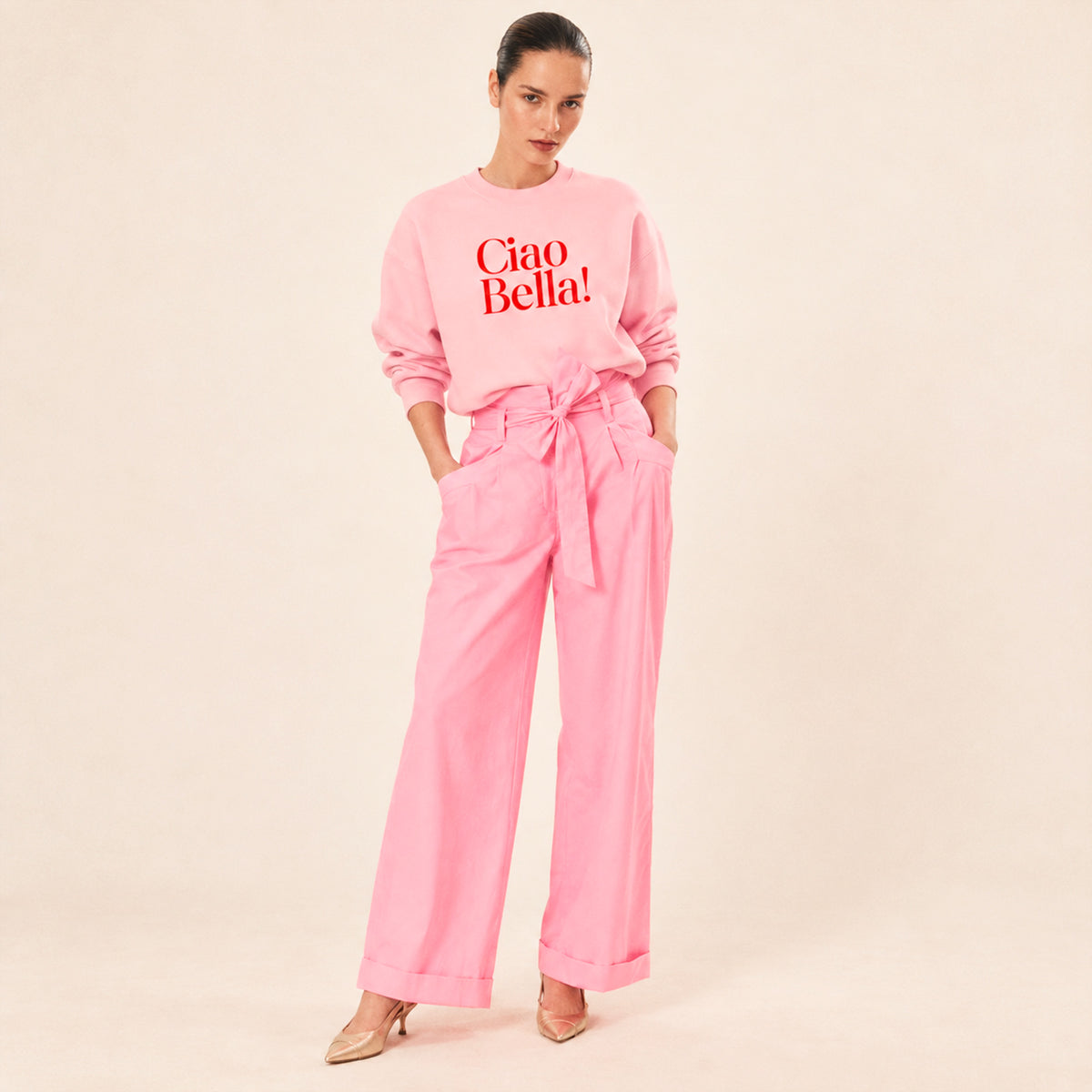 Look chic et estival avec sweatshirt rose Ciao Bella et pantalon rose, Beauséjour.