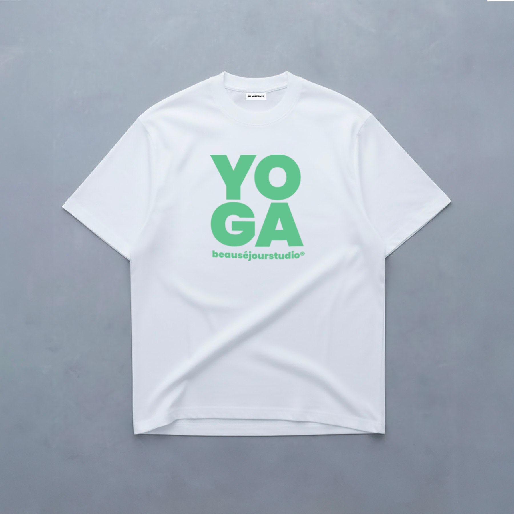 TShirt yoga 100% biologique pour femme. Impression Yoga à l'avant. Beausejour France.