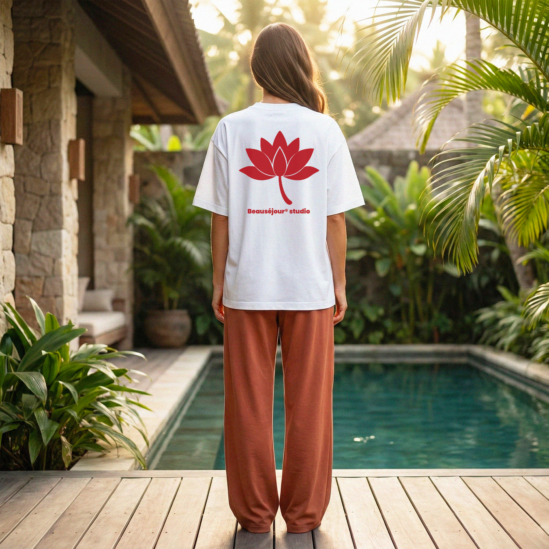 TShirt yoga 100% biologique pour femme. Impression fleur de lotus rouge au dos. Beausejour France.