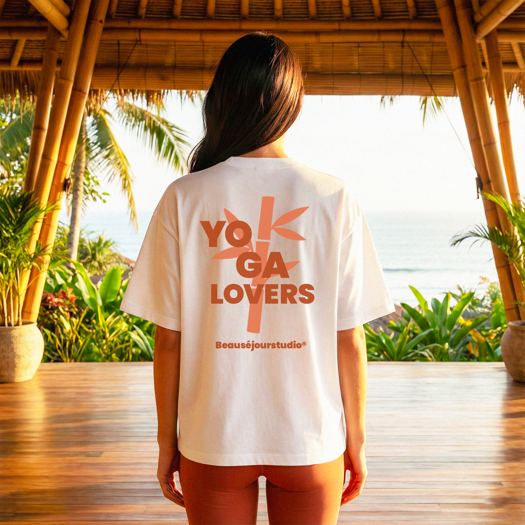 TShirt yoga 100% biologique pour femme. Impression Yoga lovers bambou au dos. Beausejour France.