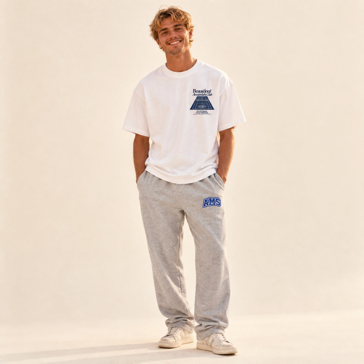 T-shirt boxy Amsterdam Club Beauséjour bleu porté par un homme, vue 2.