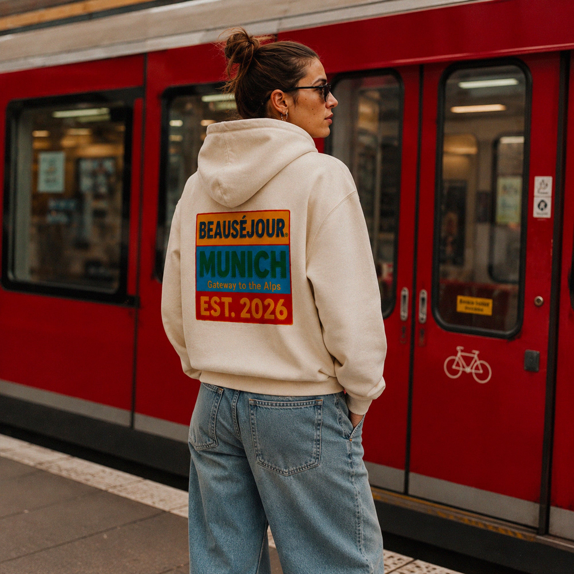 Hoodie Gateway to the Alps Beauséjour® coloris crème femme, détail de la capuche et de la poche kangourou.