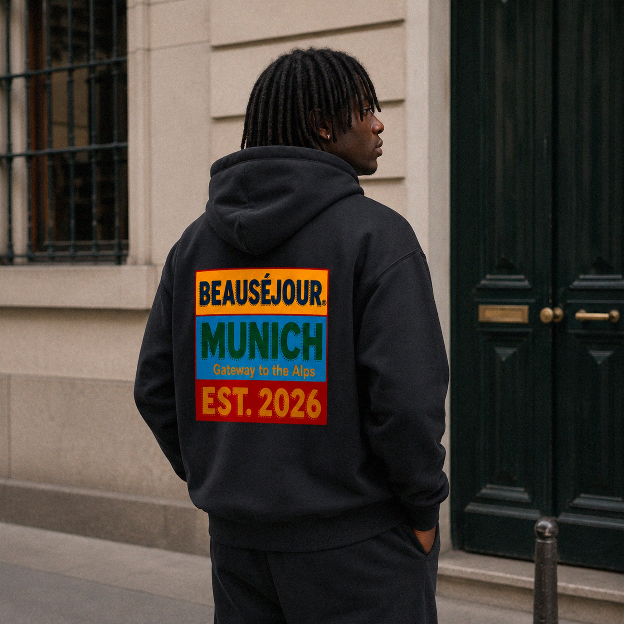 Hoodie Gateway to the Alps Beauséjour® coloris noir homme, look complet, impression graphique Gateway to the Alps.