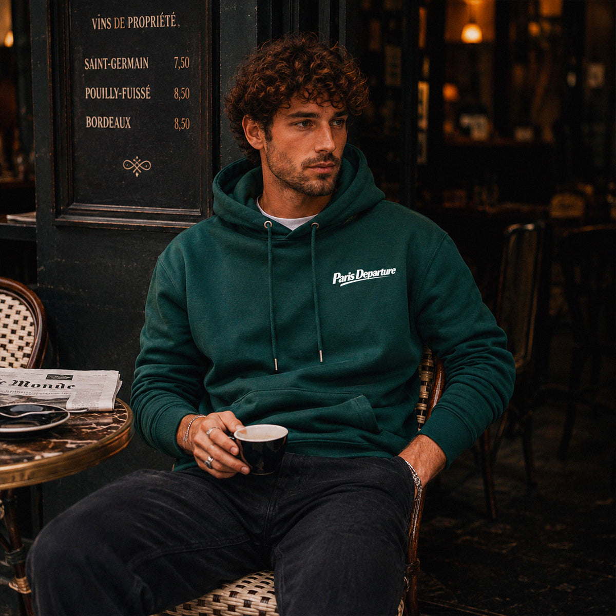 Hoodie Paris Departure Beauséjour Orient Express, coloris vert Glazed Green, 100% coton biologique molleton brossé, imprimé Paris Departure côté cœur et marquage dos inspiré des compagnies de voyage anciennes, vue de face.