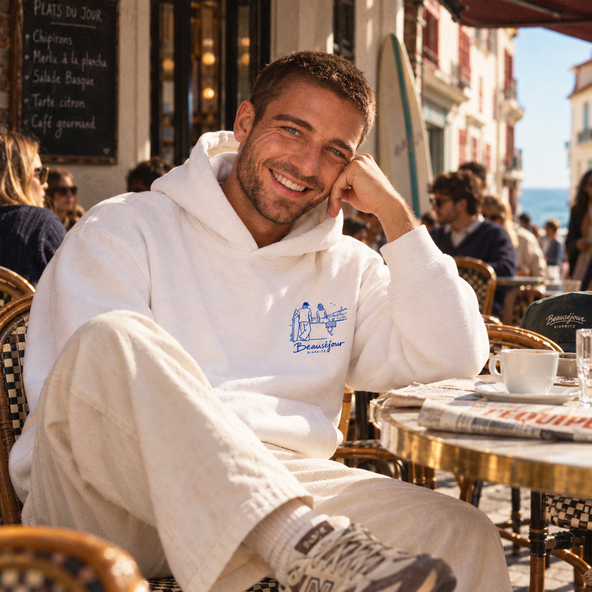 Hoodie Biarritz after surf blanc, packshot produit à plat