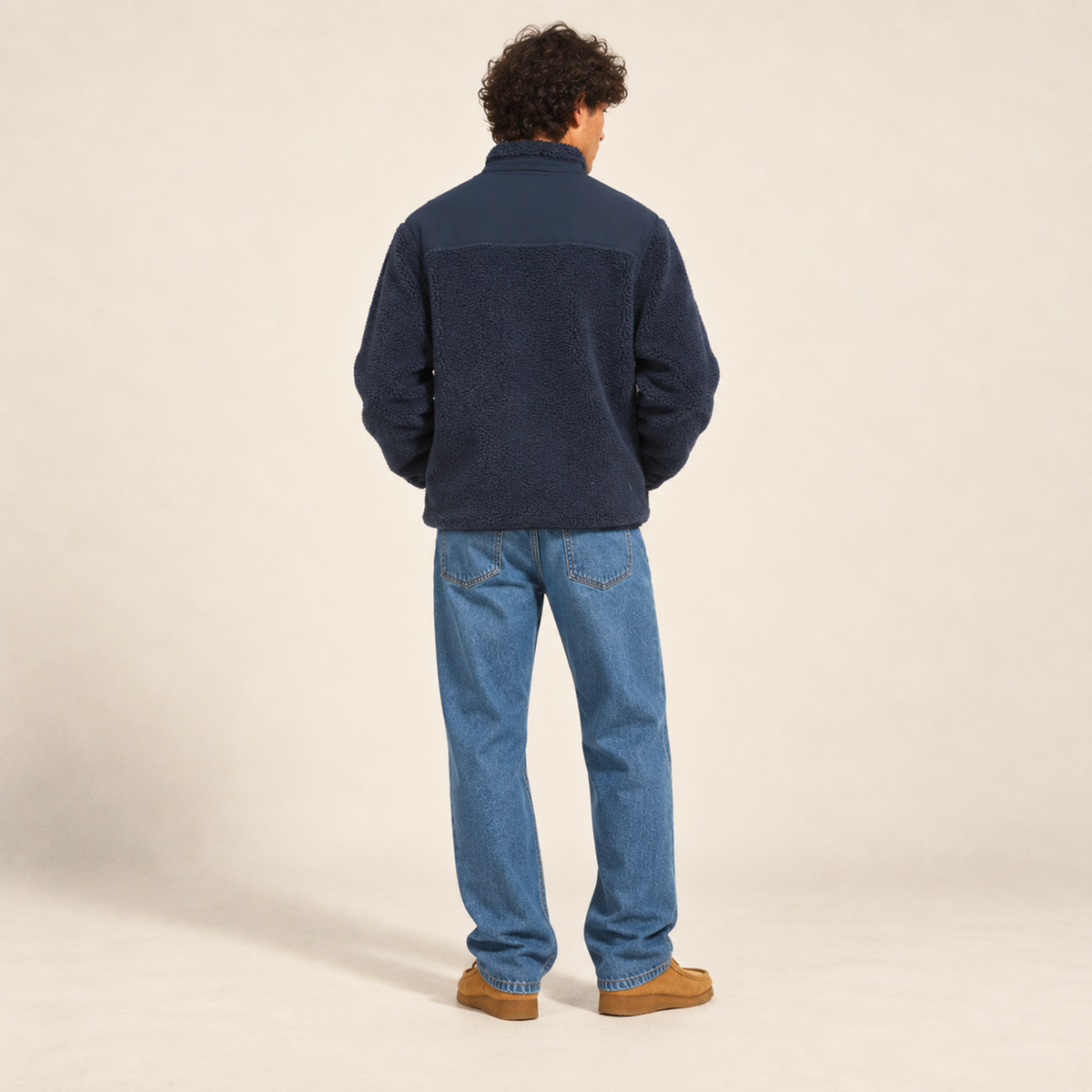 Polaire homme Beauséjour AMS bleu marine en Sherpa 450g recyclé, col montant zippé, empiècements softshell, poches zippées et patch AMS brodé sur la poitrine.