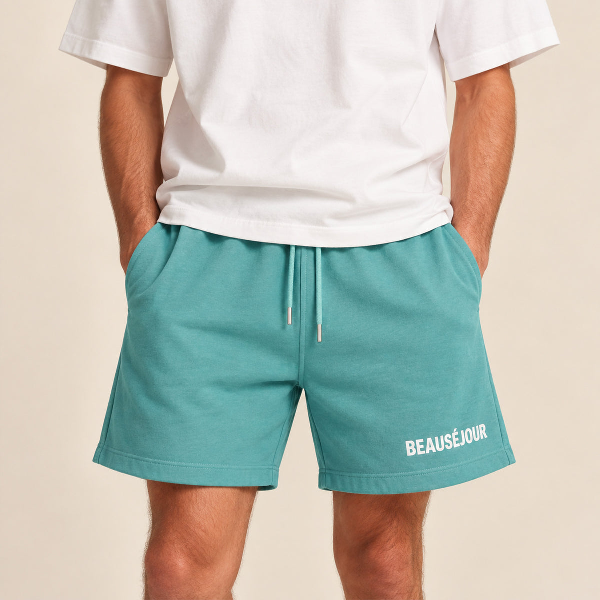 Short turquoise pour homme. 100% coton biologique. Short pour faire le sport. Short lifestyle. Vue de face. zoom produit.
