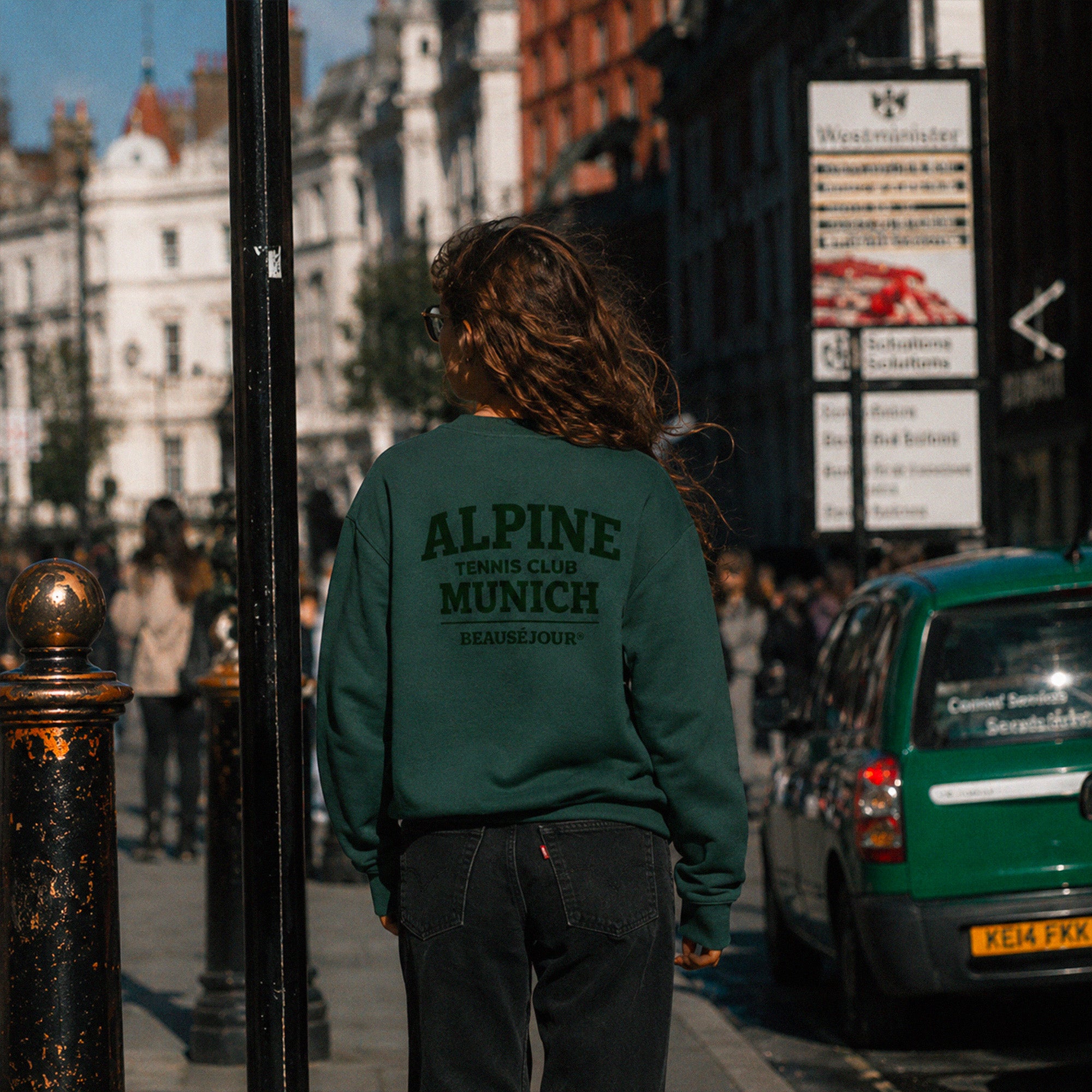 Sweat Alpine Tennis Club Munich Beauséjour® coloris vert femme, impression graphique tennis dans le dos, vue de dos.