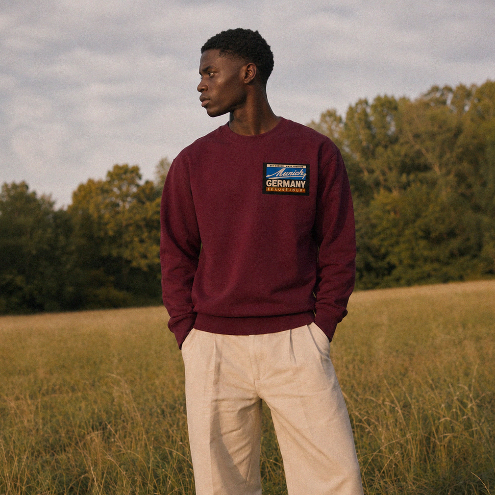 Sweat Off Season Munich Beauséjour® coloris bordeaux homme, molleton brossé 350g/m², coupe confortable, vue de face.