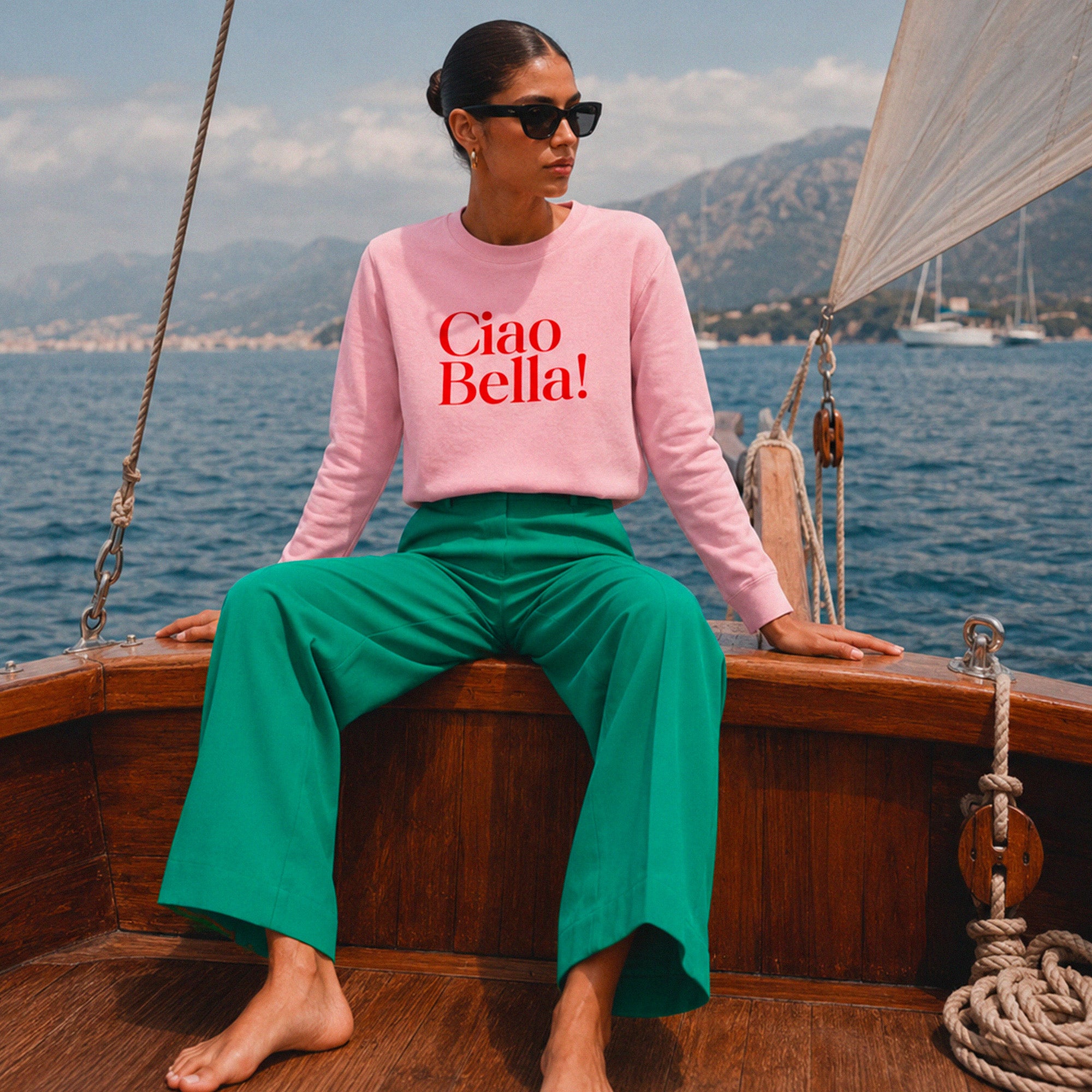 Look chic et estival avec sweatshirt rose Ciao Bella et pantalon vert