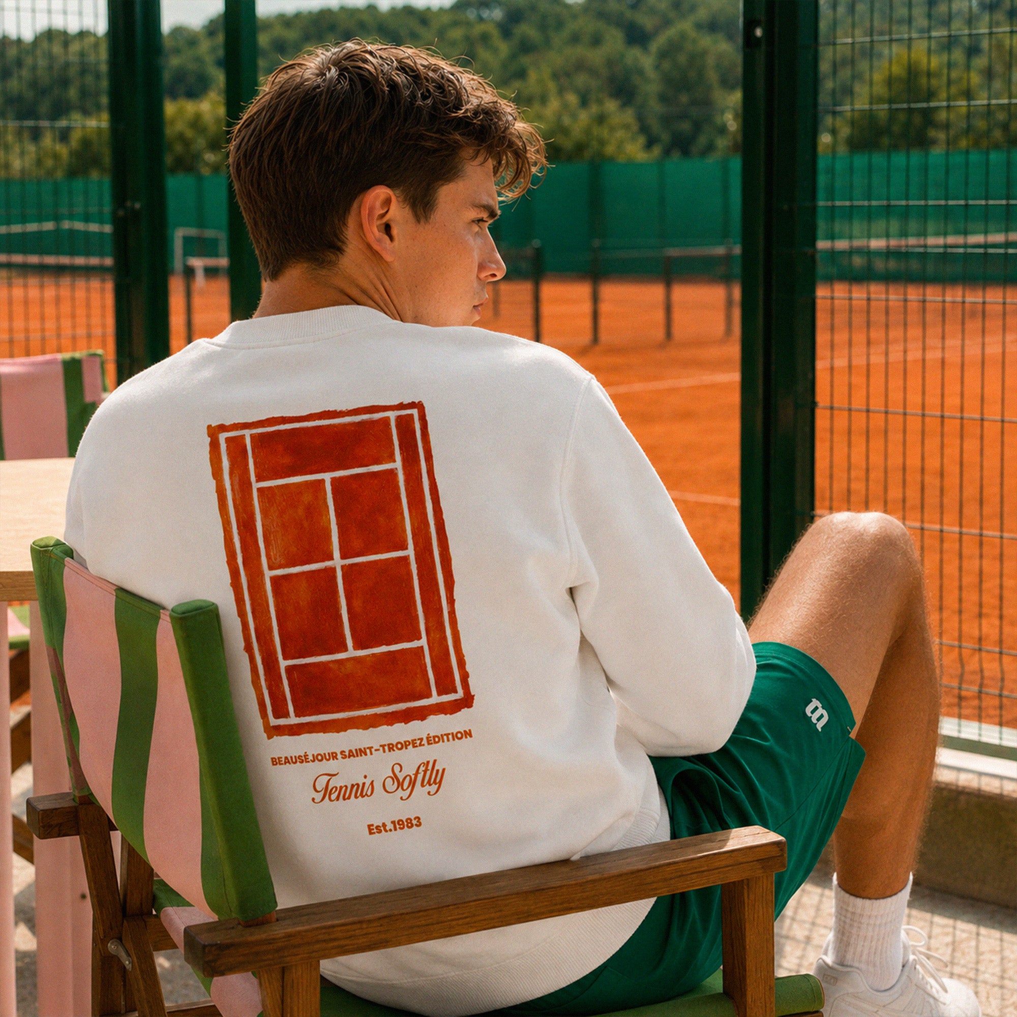 Sweatshirt tennis homme crème terre battue, vue de dos – Beauséjour France.