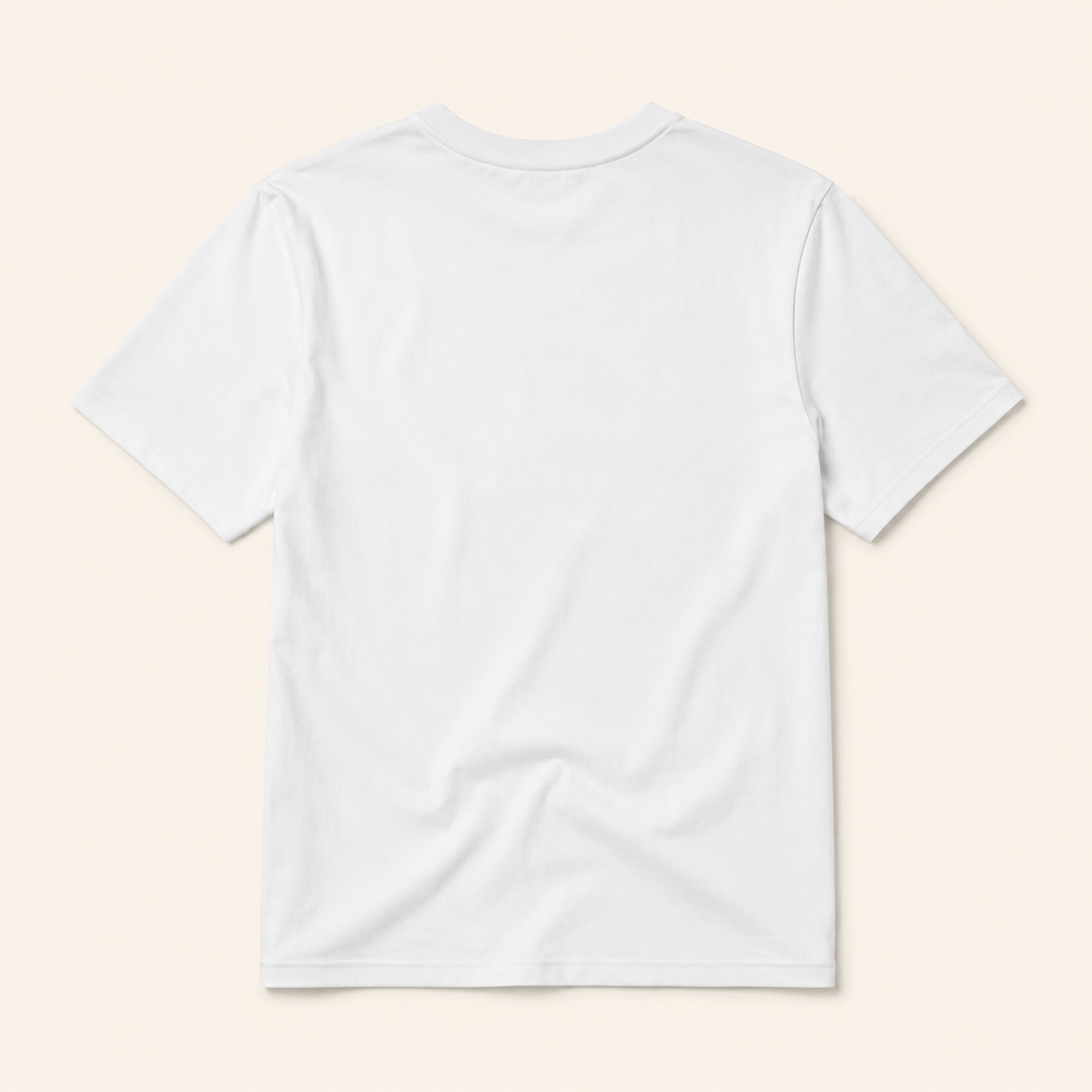 Packshot du t-shirt blanc La Dolce Vita jaune Beauséjour vu de dos, coton biologique 180g, bande de propreté intérieure au col.