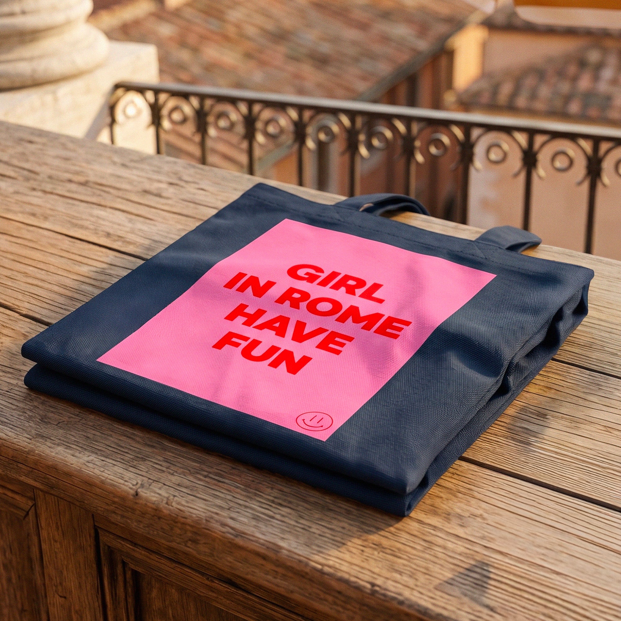 tote bag bleu marine girl in rome have fun typographie rose