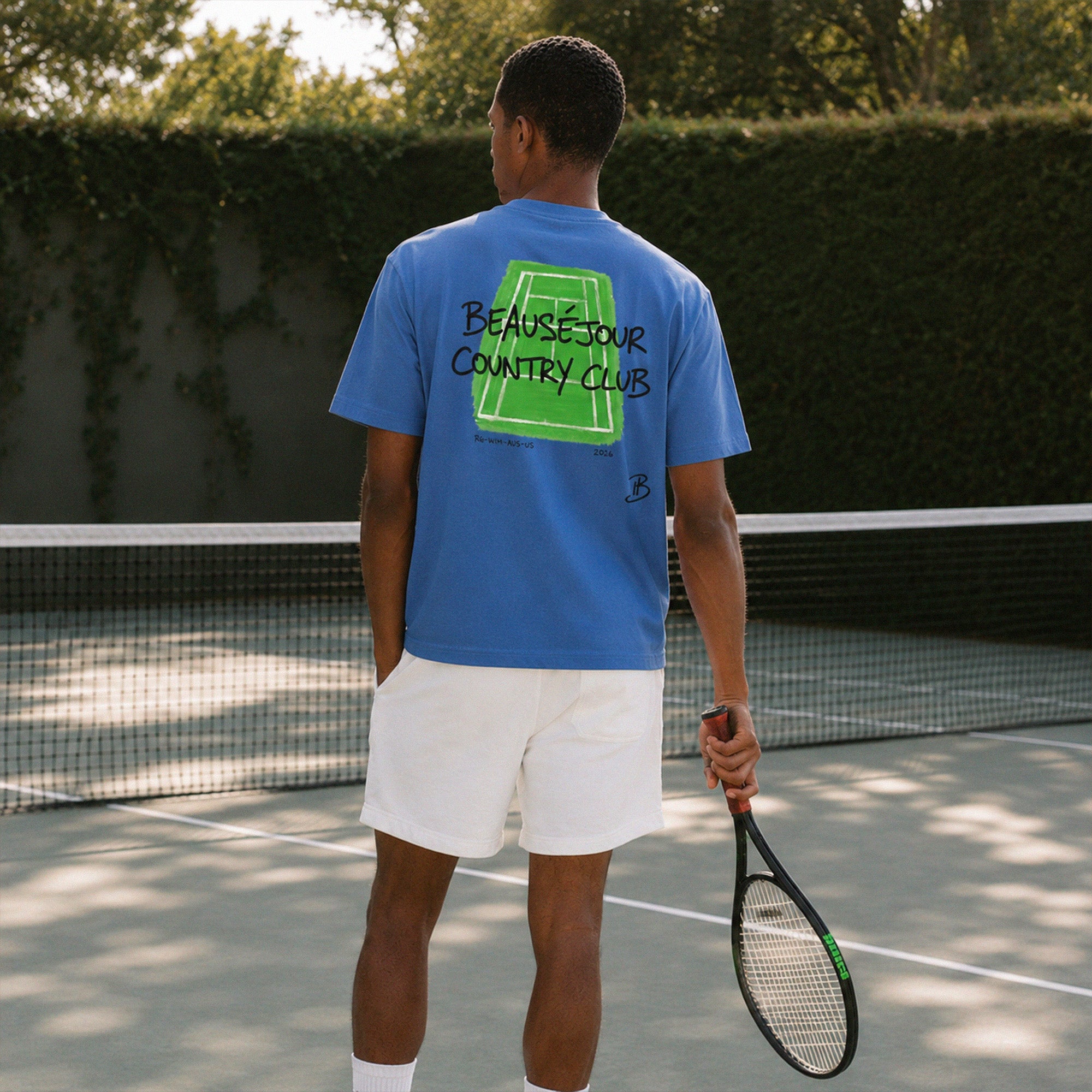 T-shirt Beauséjour country club® homme coloris bleu vif, détail de l'illustration tennis et de la bande de propreté intérieur col.